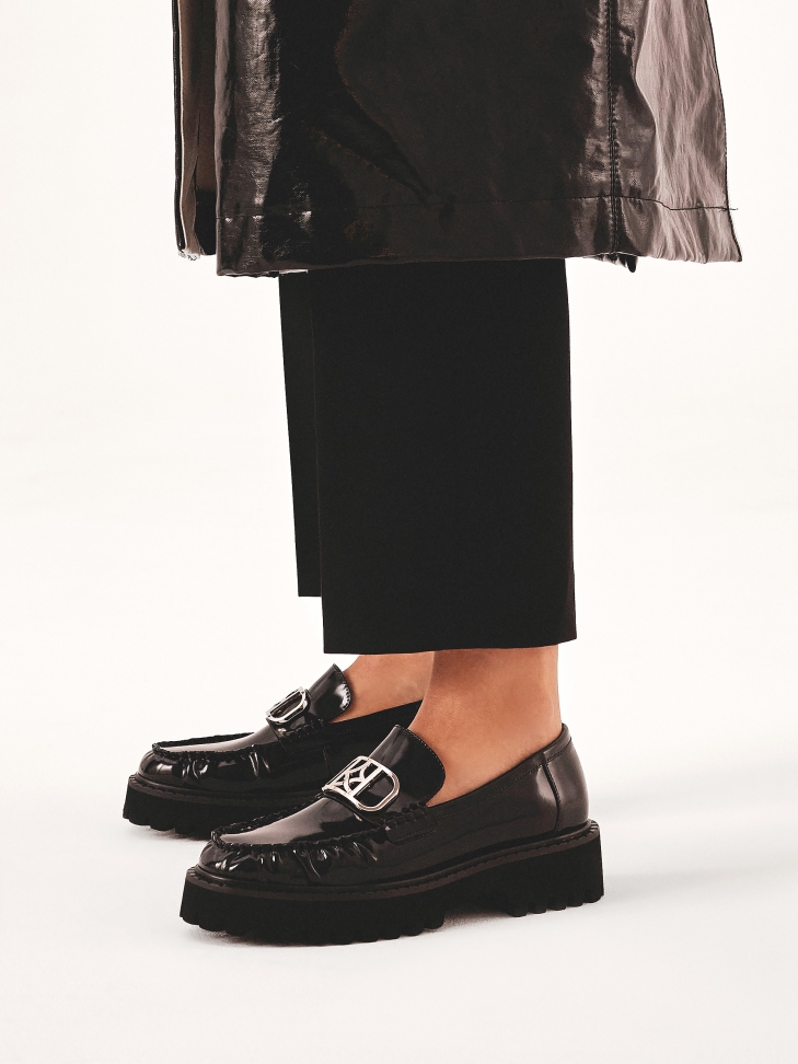 Loafers with chunky sole and crinkled upper