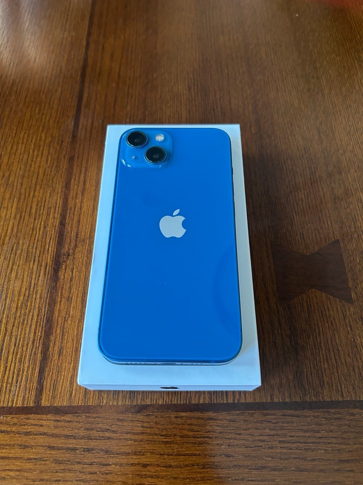 iphone 13 unlocked 128 GB + box and new charger