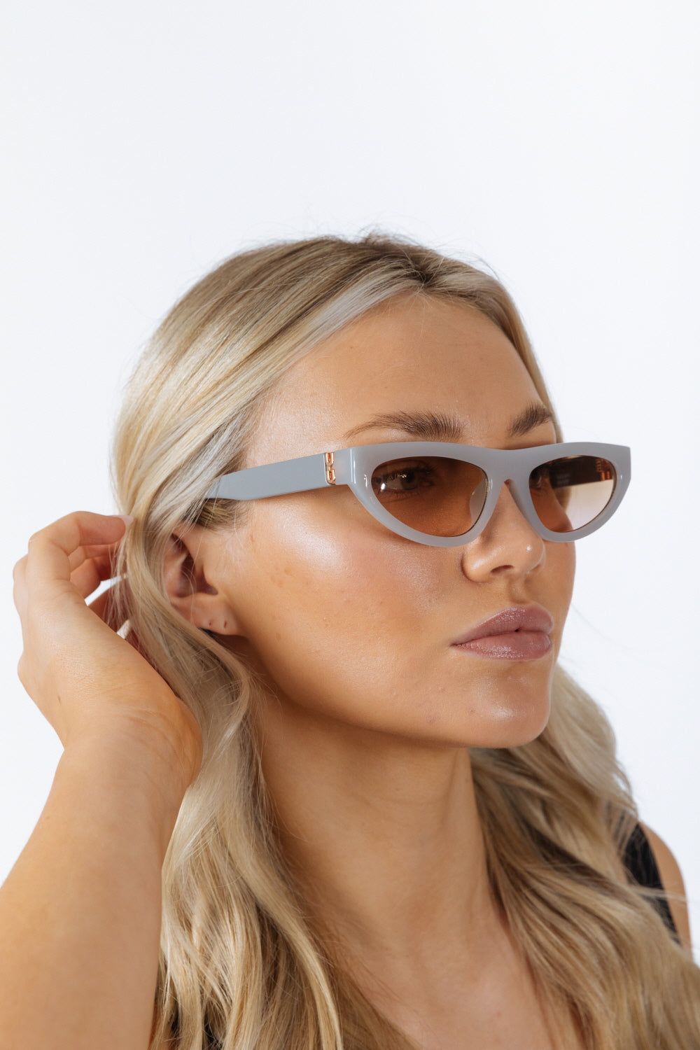 SVNX Retro Oval Sunglasses in Light Grey