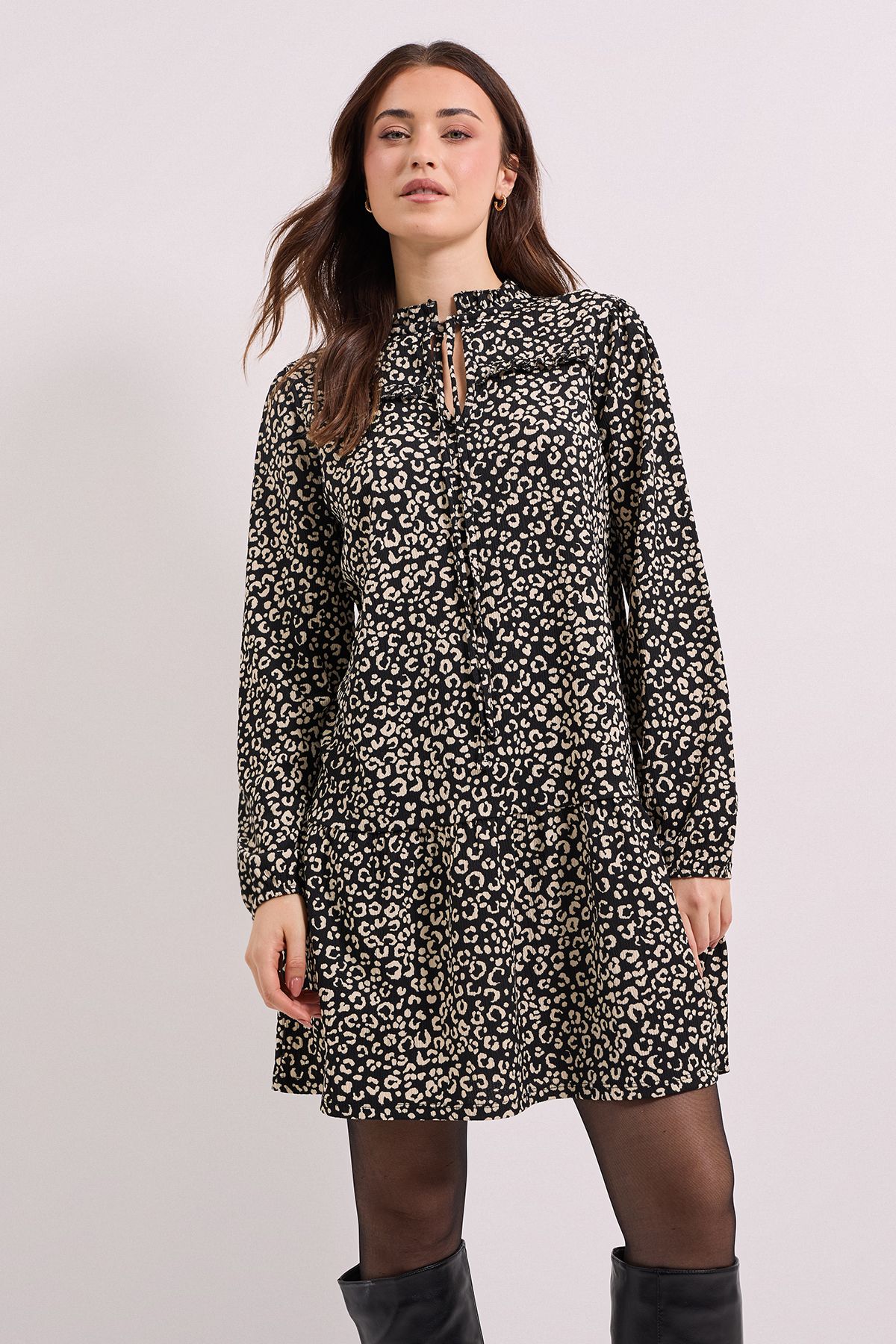 Dorothy Perkins Mono Floral Tie Neck Tiered Smock Jersey Mini Dress