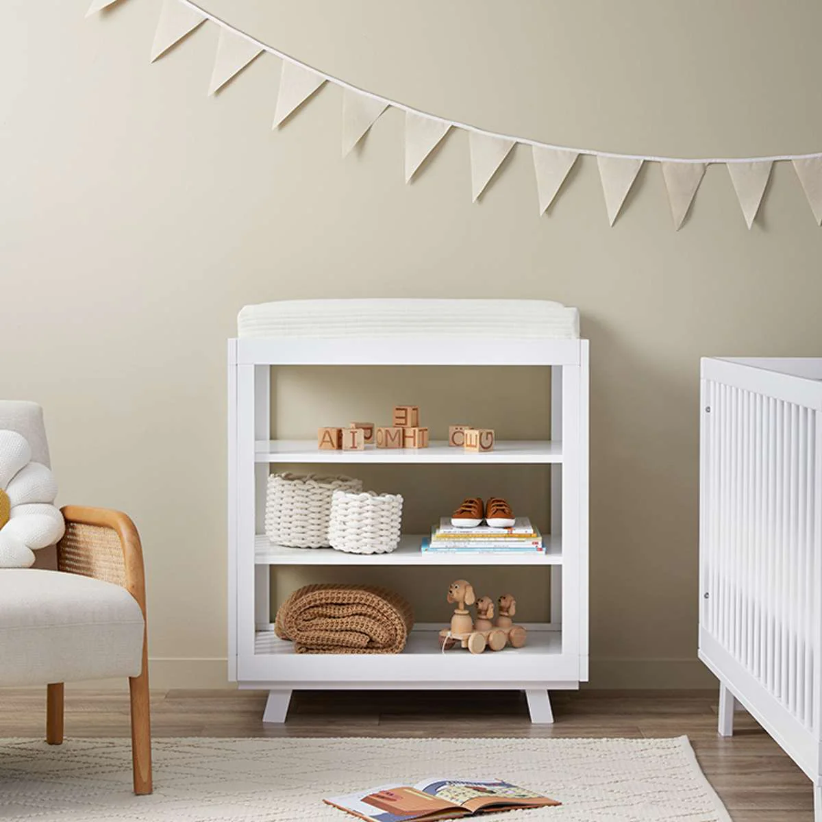 Aspen White Four Piece Nursery Set