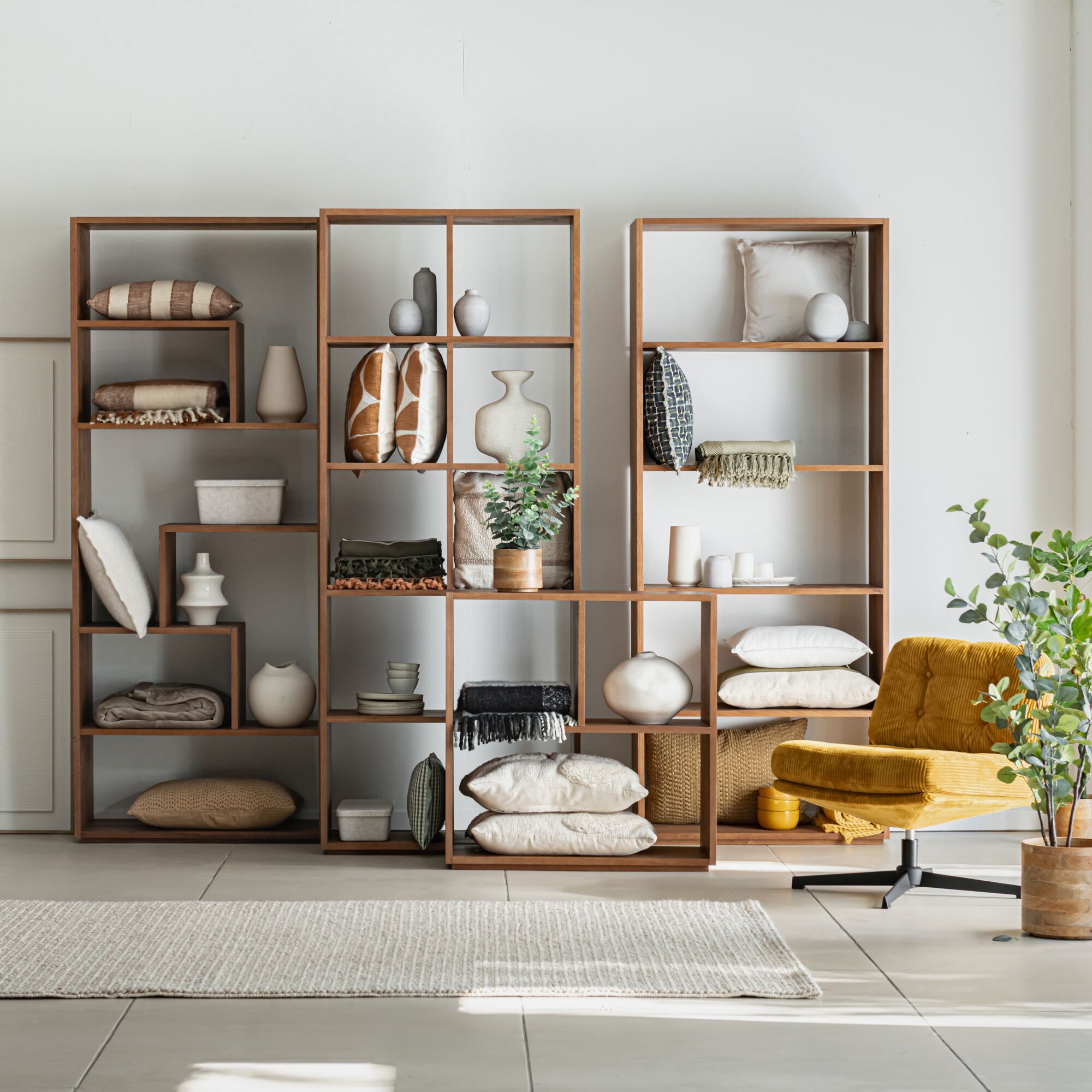 TASSIA - Meuble bas à 3 cases en chêne massif - bois clair