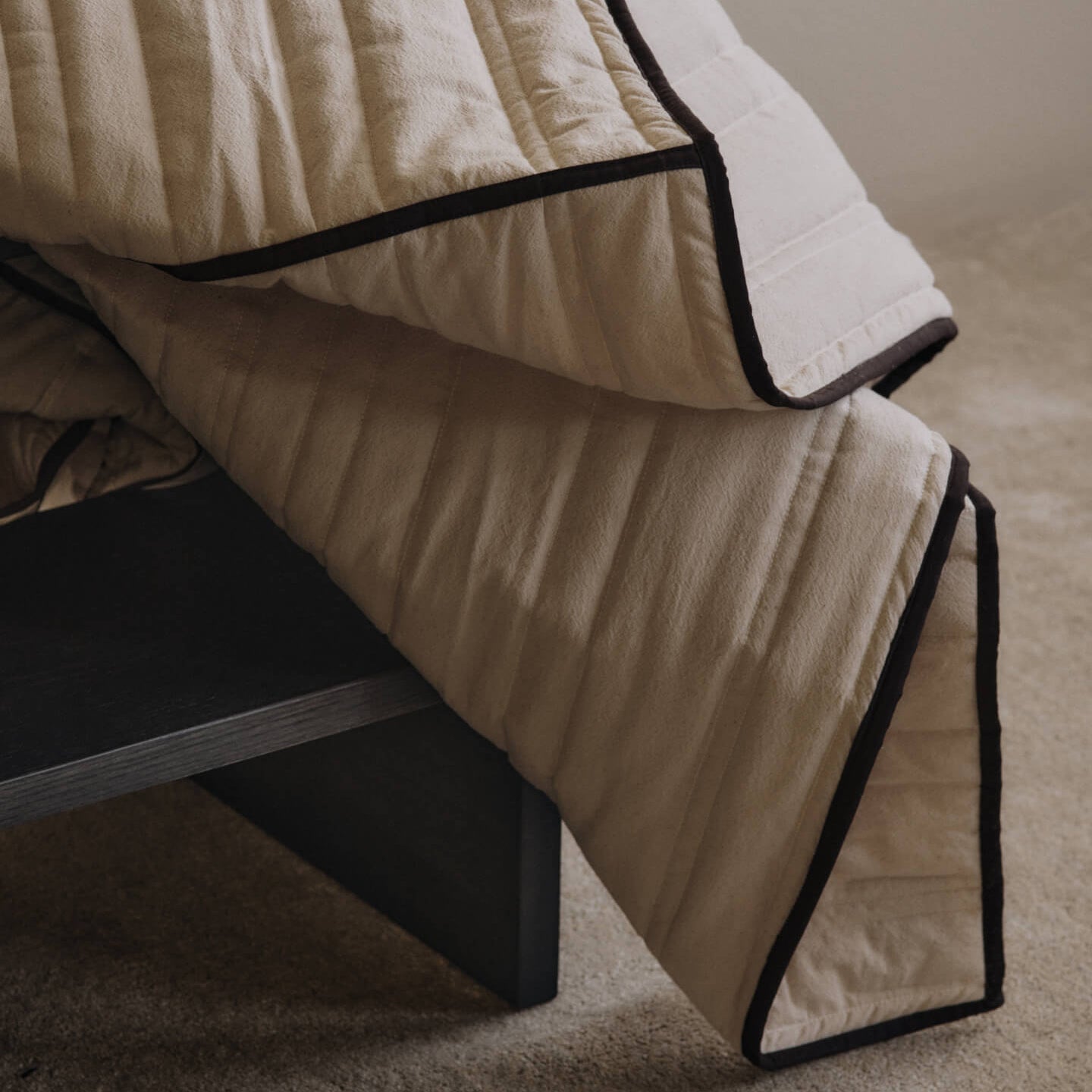 Ferm Living Vari Quilted Sprei B 230 cm - Natural / Dark Chocolate