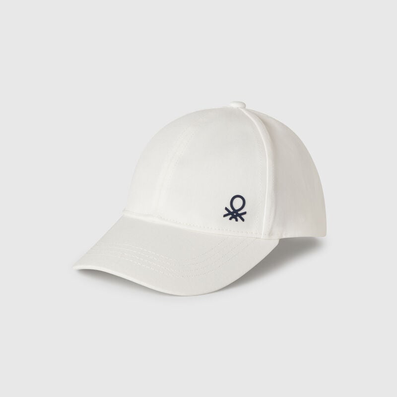 Cotton cap with logo