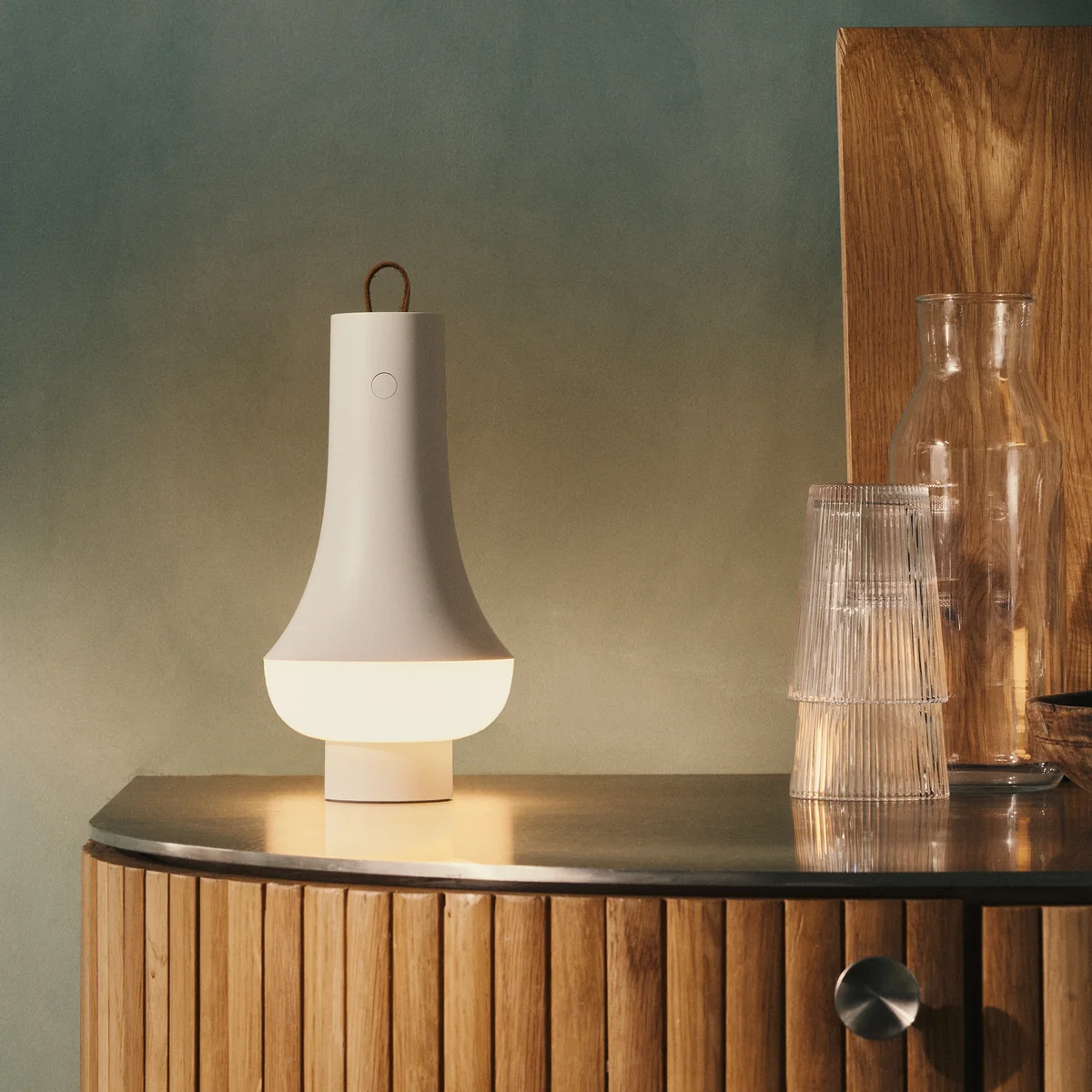 Louis Poulsen - Tomoshi Portable Akku LED-Tischleuchte