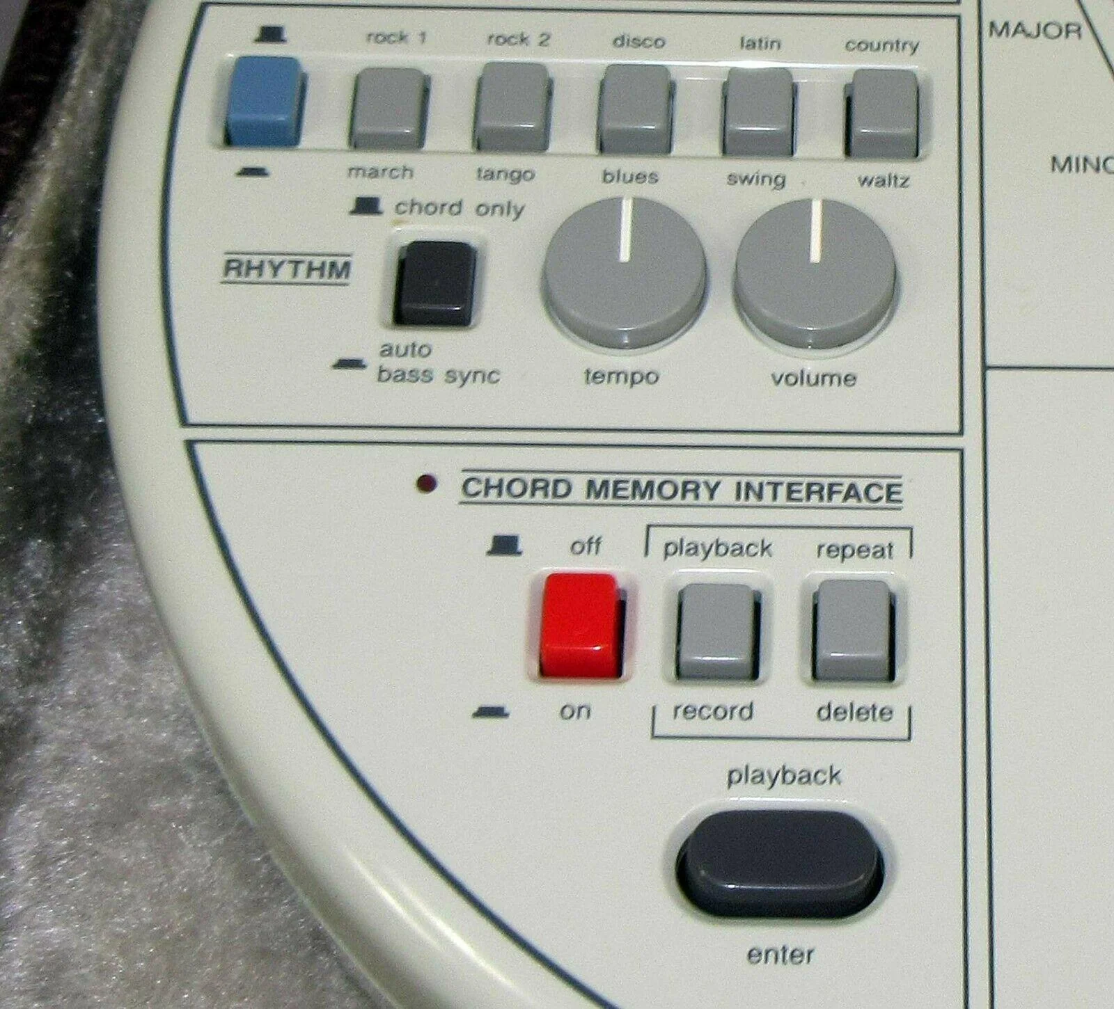 Suzuki Omnichord OM 84 System Two w/ Hard Case Power Supply Manual TESTED! WORKS