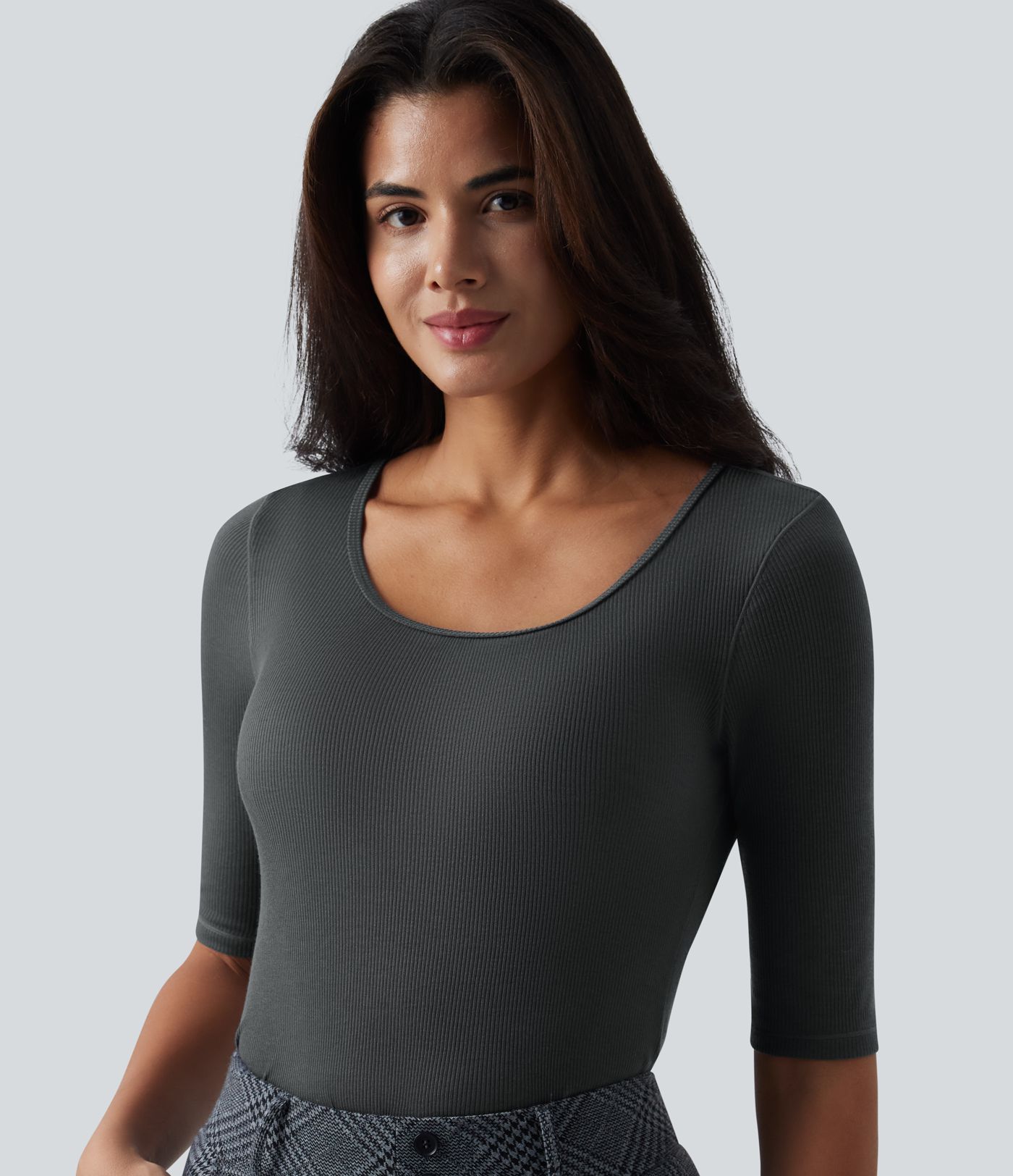 Top tailleur en mélange de laine col rond échancré à manches courtes en maille côtelée
