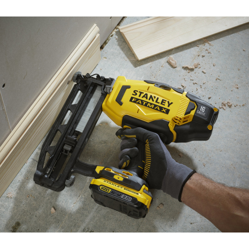 Cloueuse de finition sur batterie SFMCN616B-XJ 18 V STANLEY FATMAX