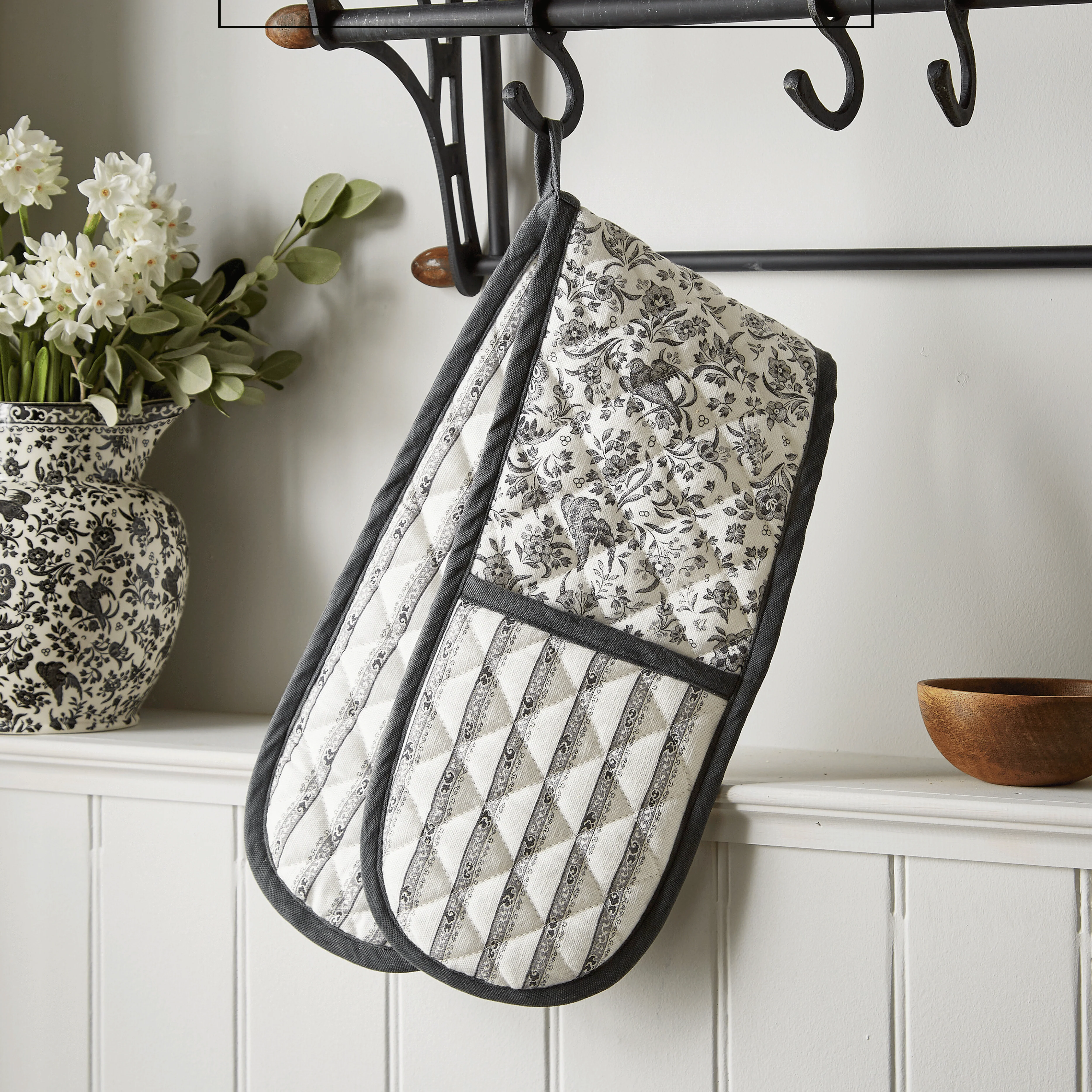 Burleigh x Bedeck of Belfast Charcoal and White Regal Peacock Double Oven Glove