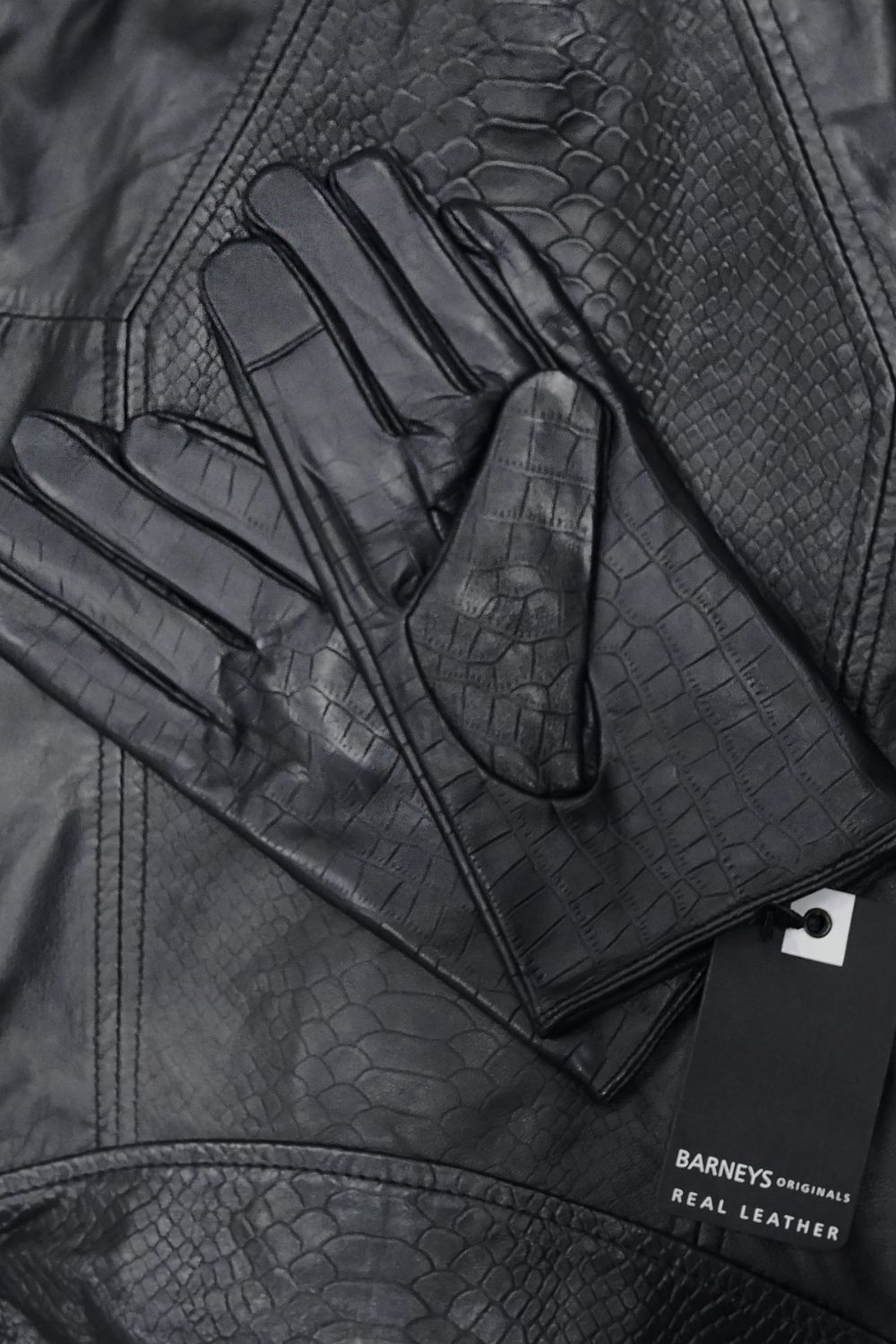 Barneys Originals Crocodile Patterned Leather Gloves