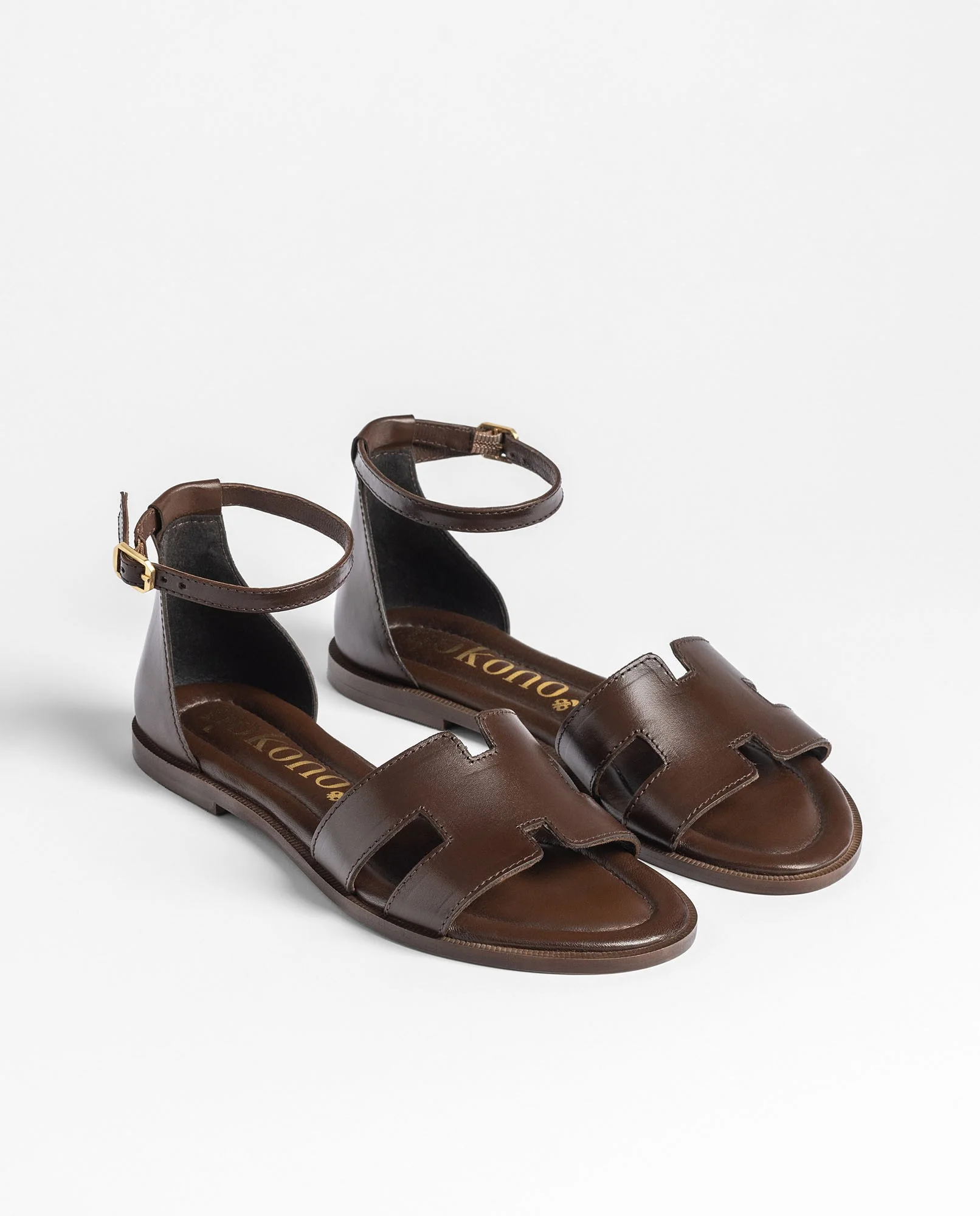 Sandalia plana CRES-253 marrón