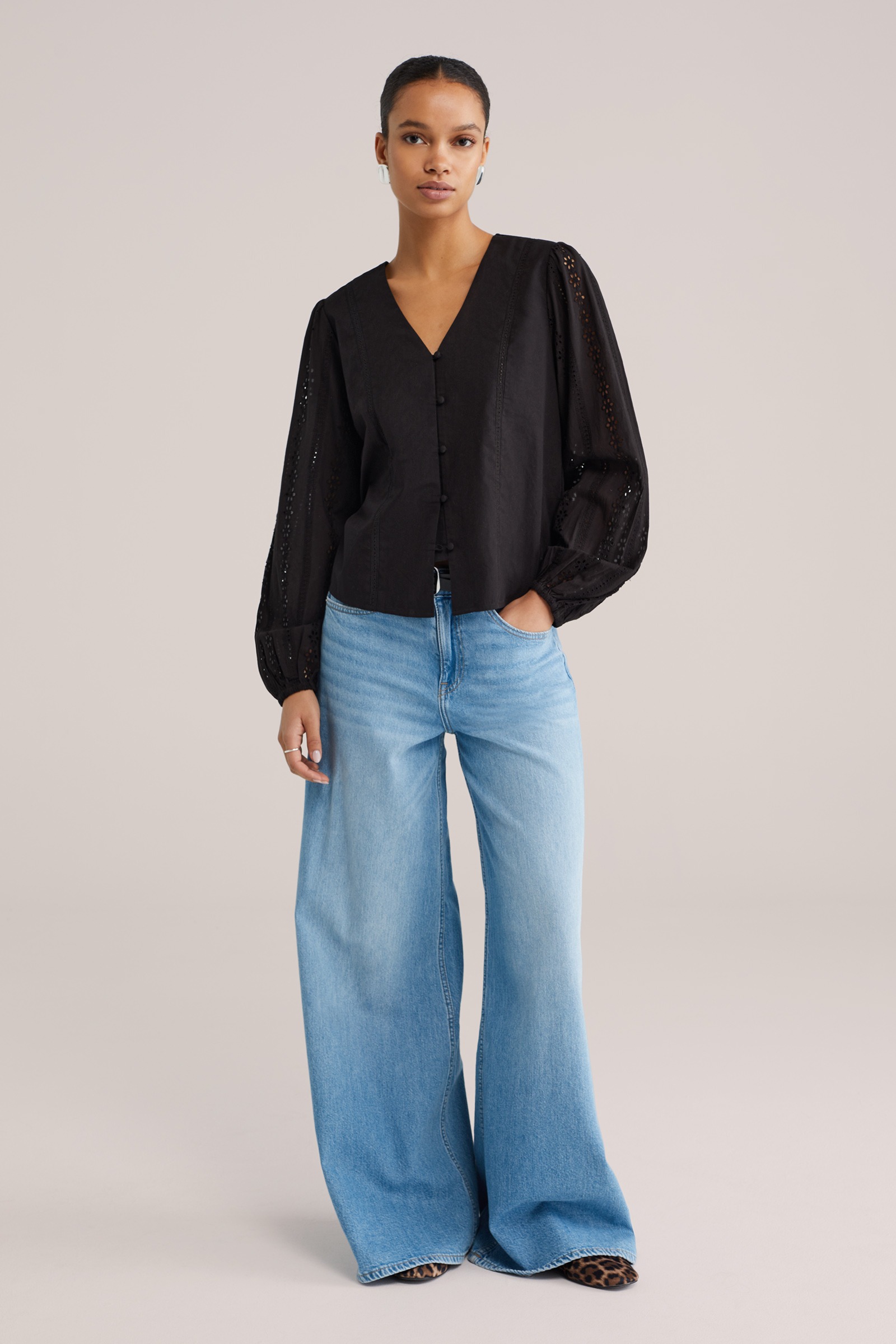 Dames blouse met broderie anglaise