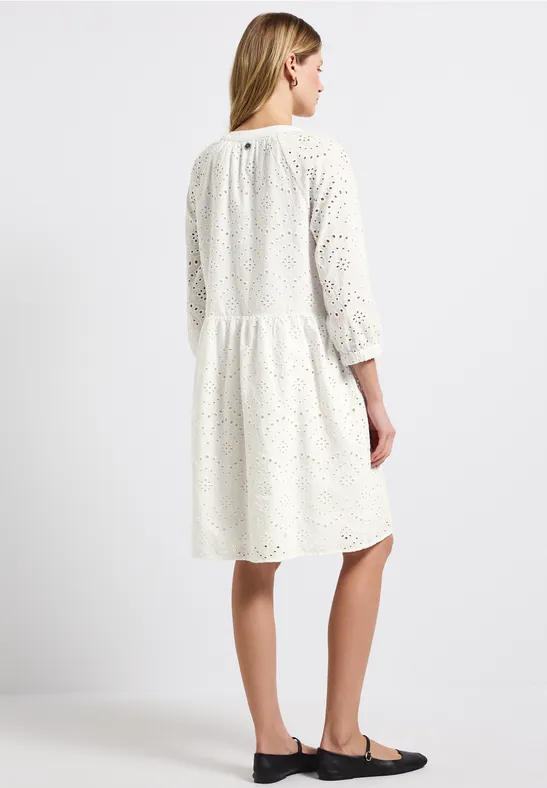 Kleid mit Lochstickerei