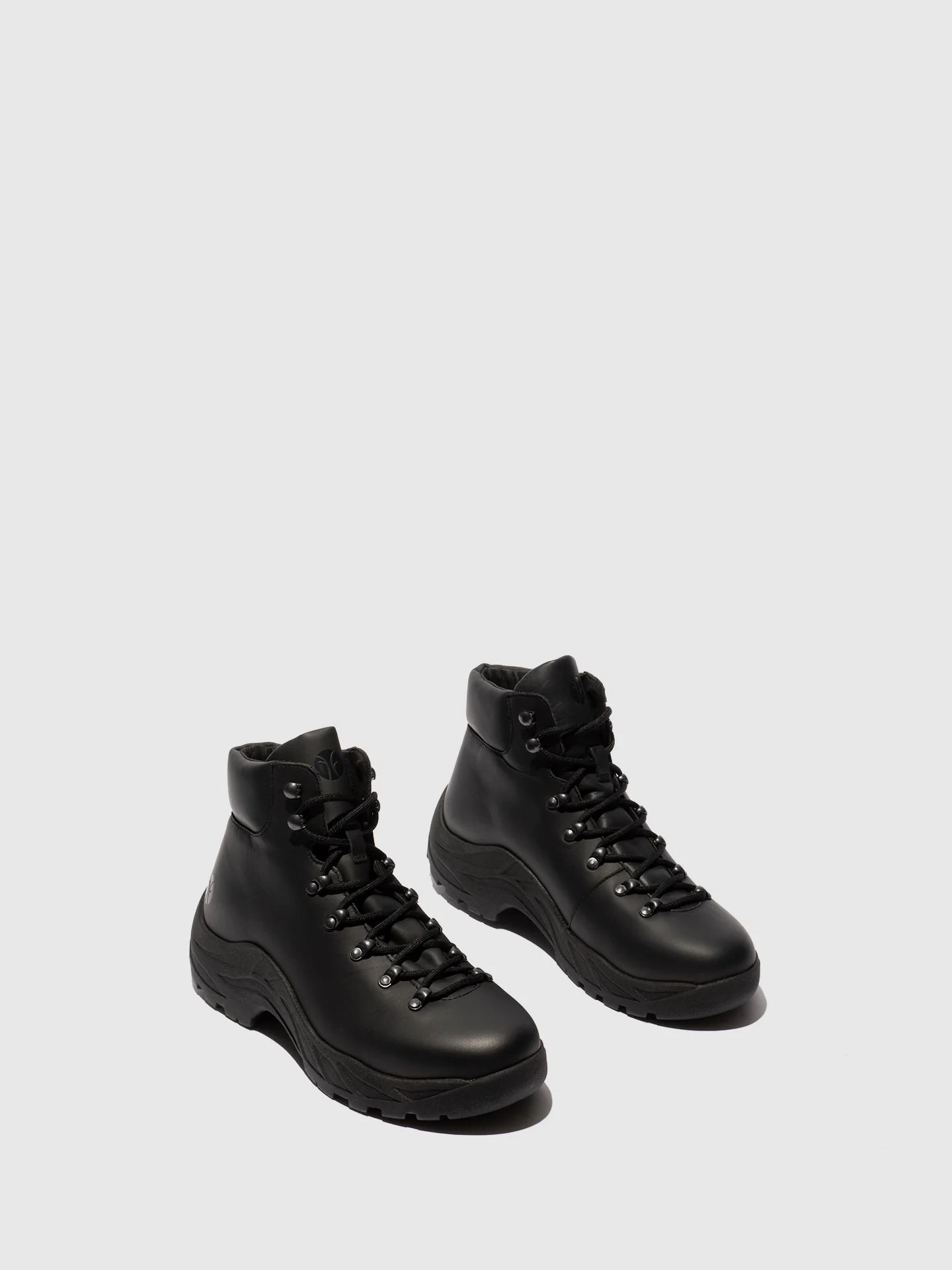 Botins com Atacadores em Preto