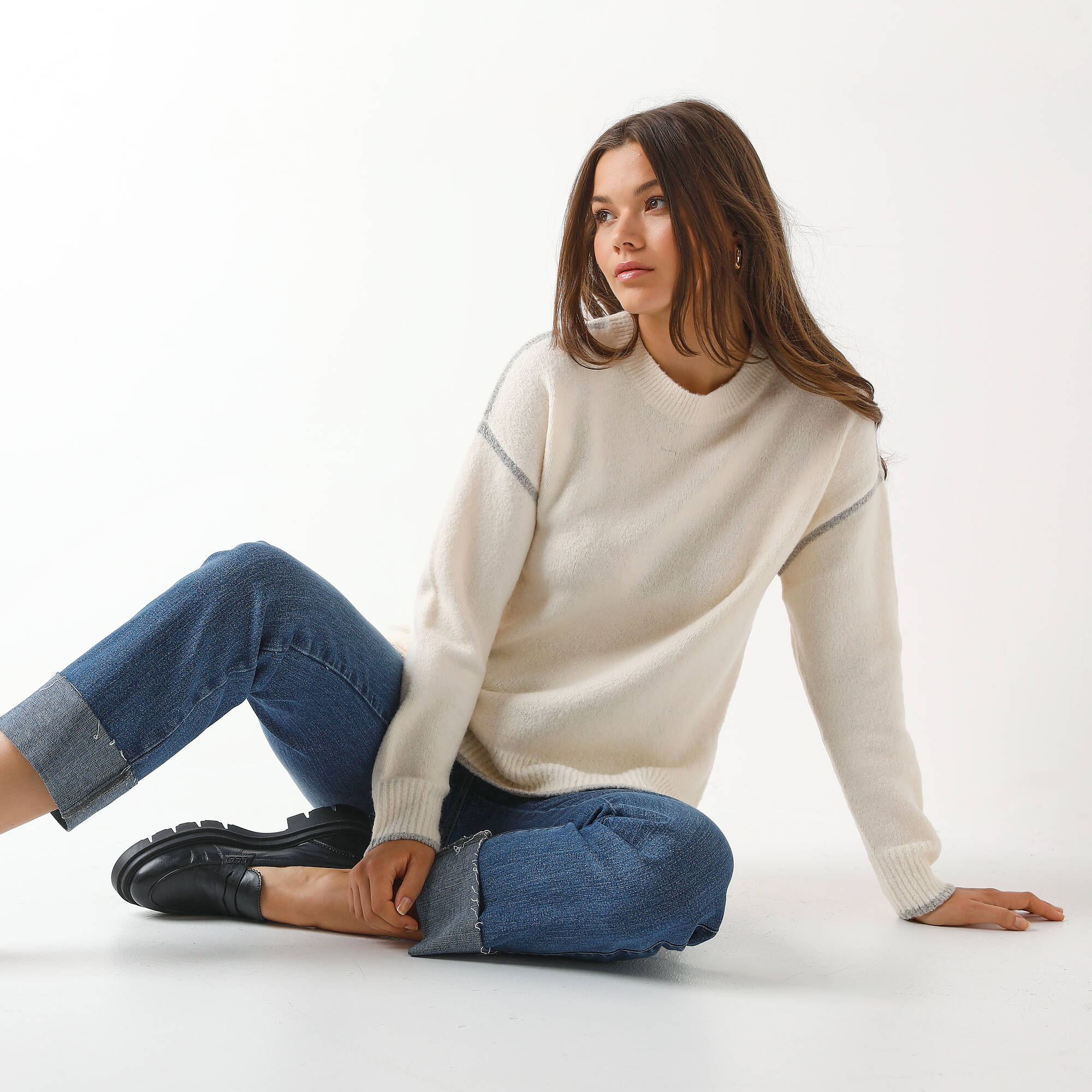 Pull bicolore en maille moelleuse