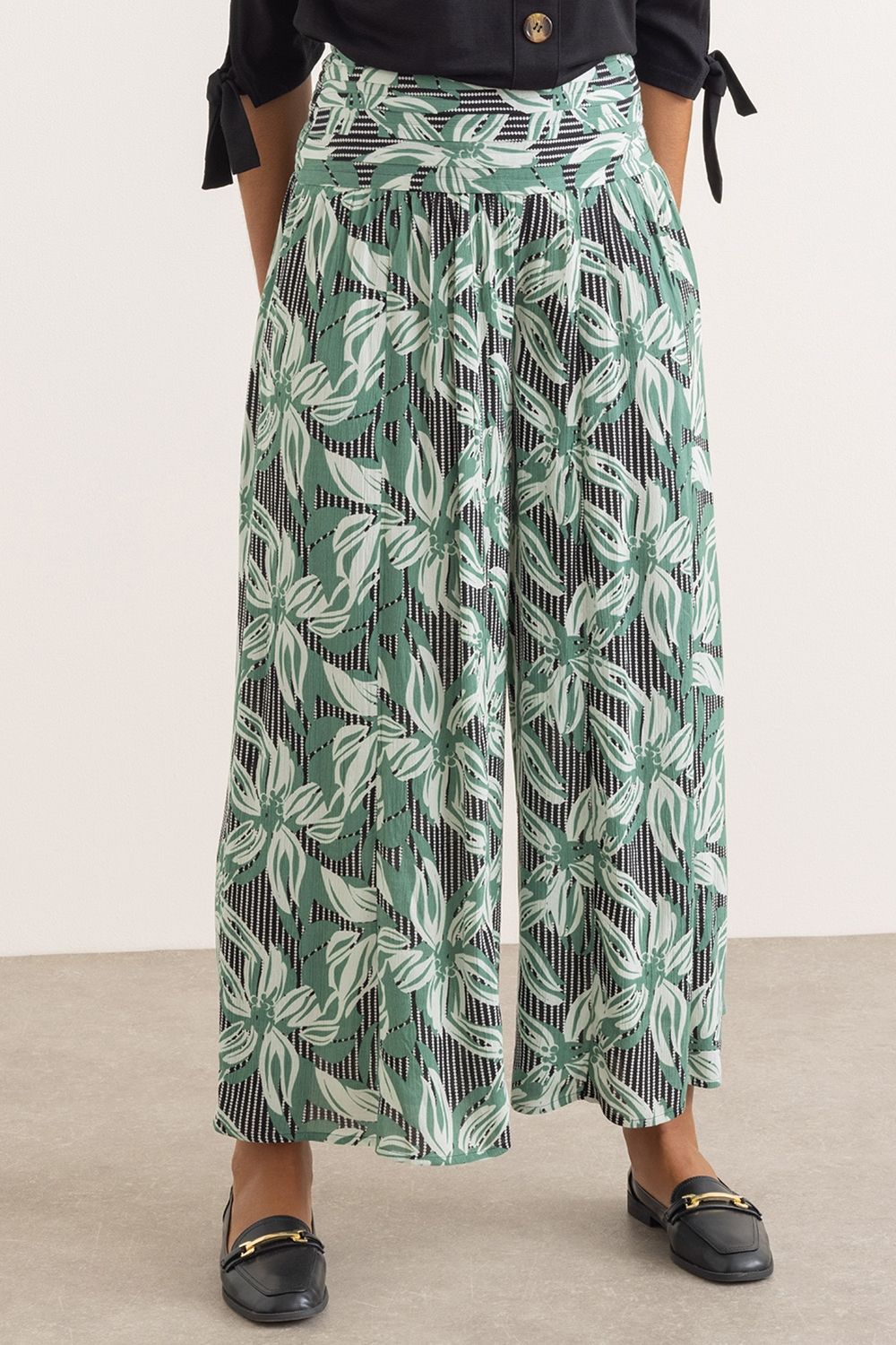Klass. Floral Printed Palazzo Trousers