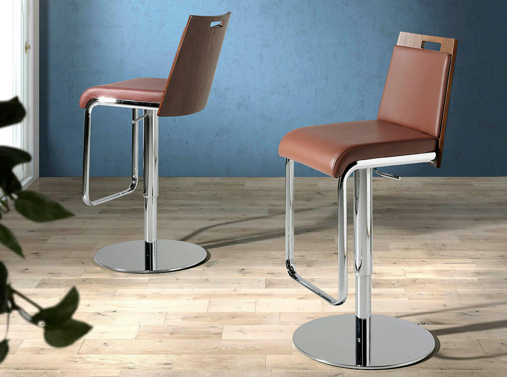- Tabouret croûte de cuir et acier chromé