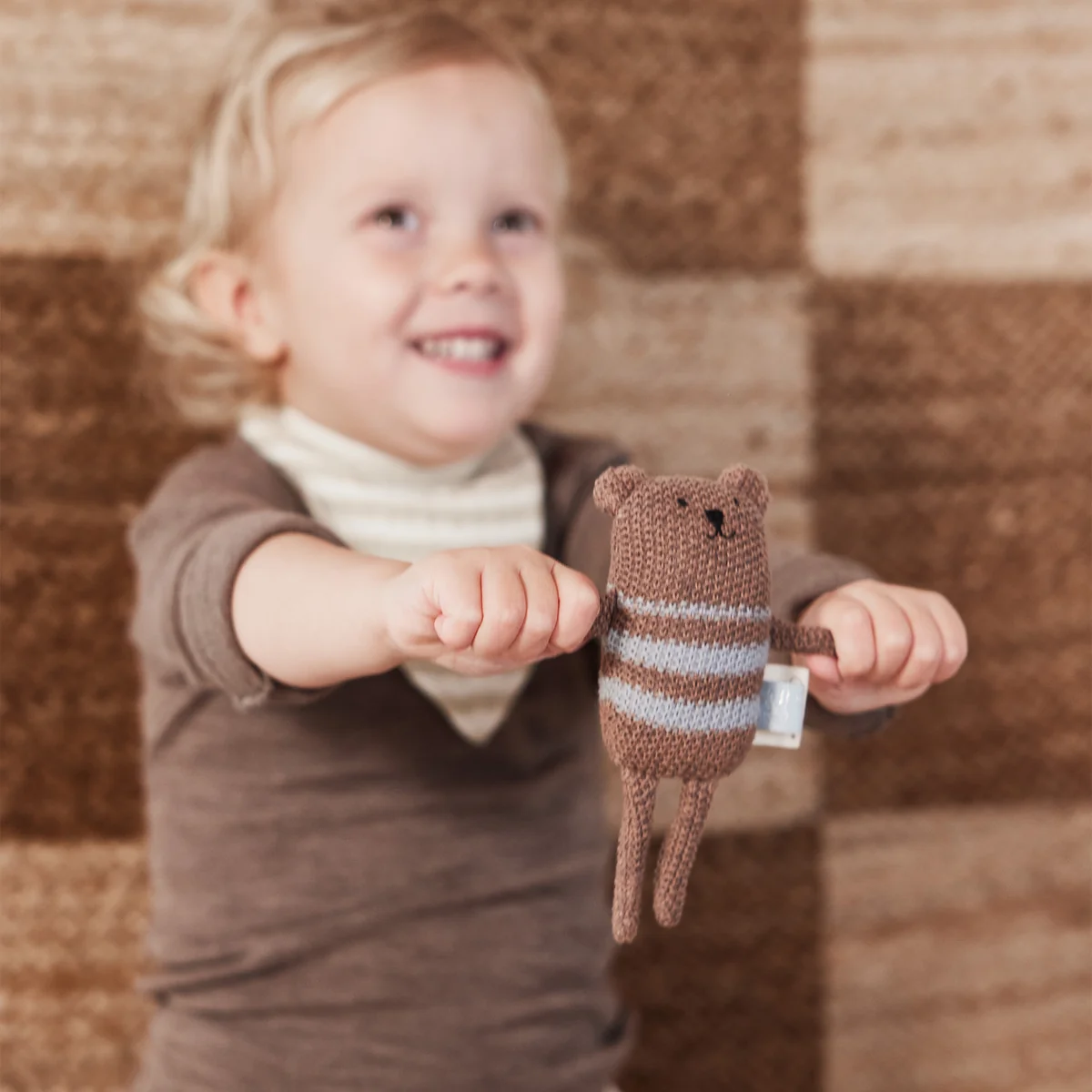 OYOY Mini - Bella Bear Rassel, brown melange