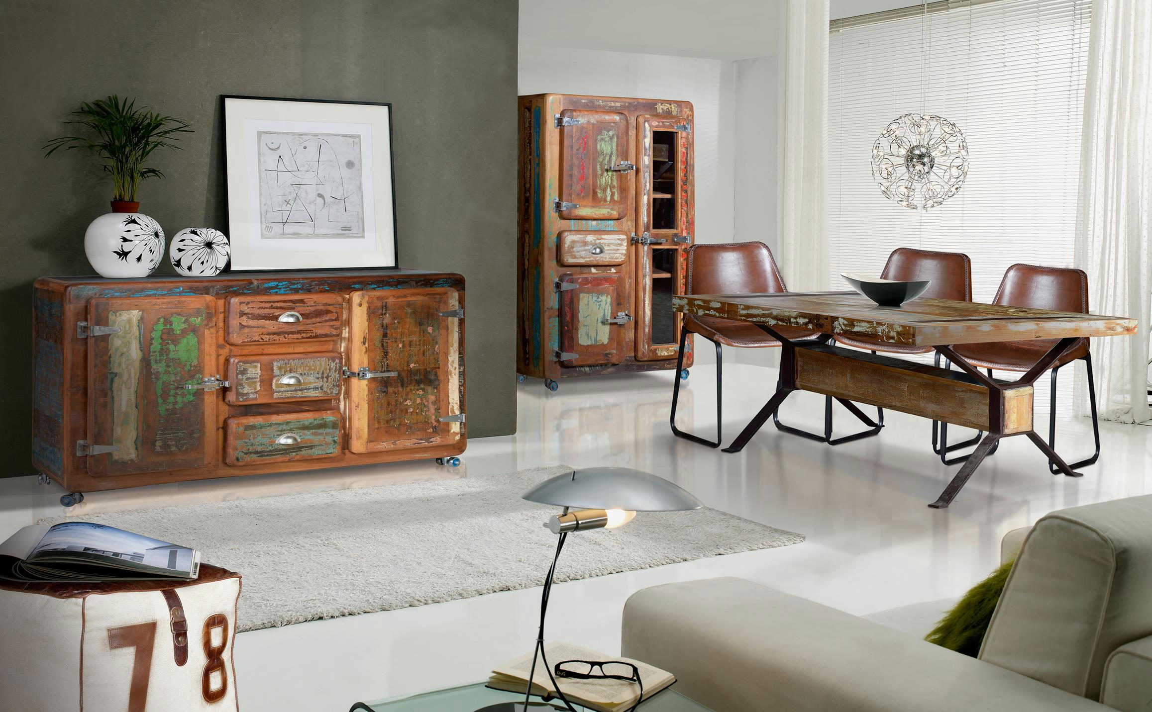 FRIDGE - Table en bois recyclé et piètement en métal multicolore
