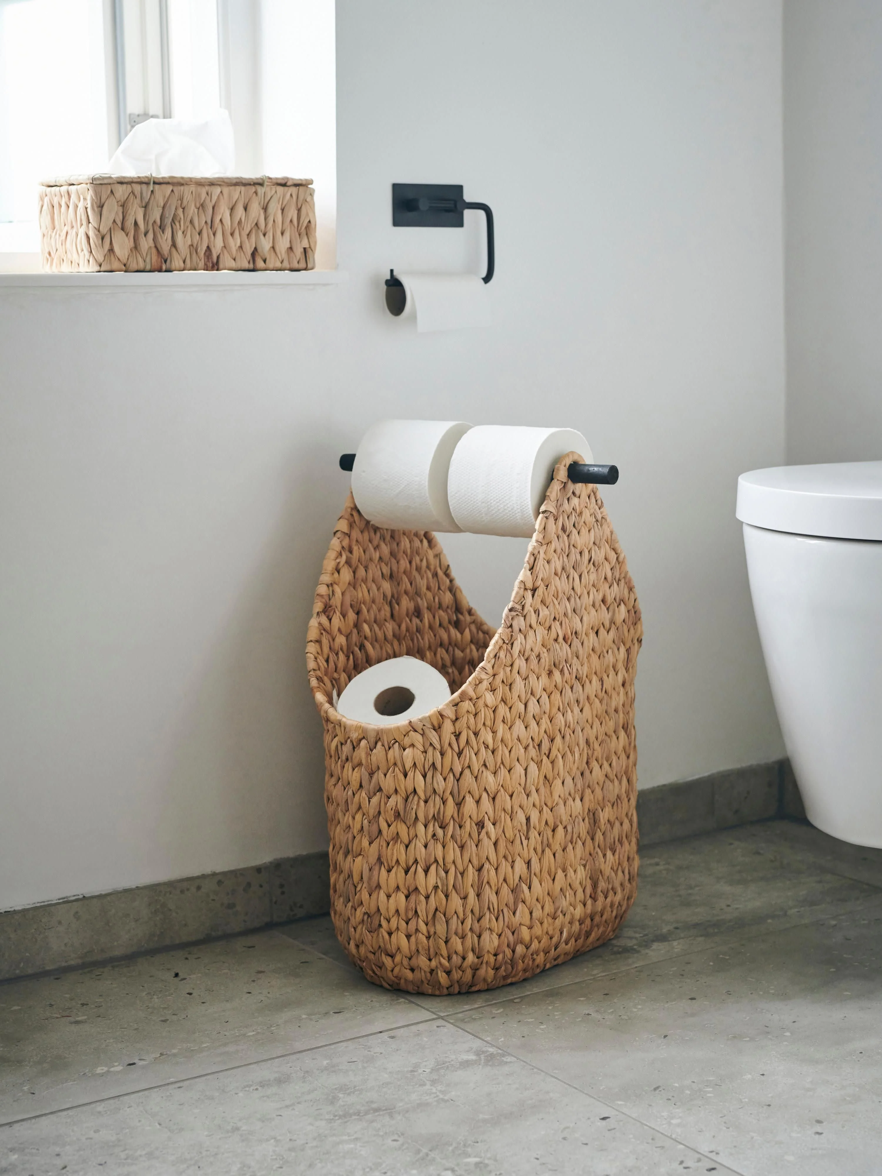 Handgewebter Aufbewahrungskorb Pape mit Toilettenpapierhalter
