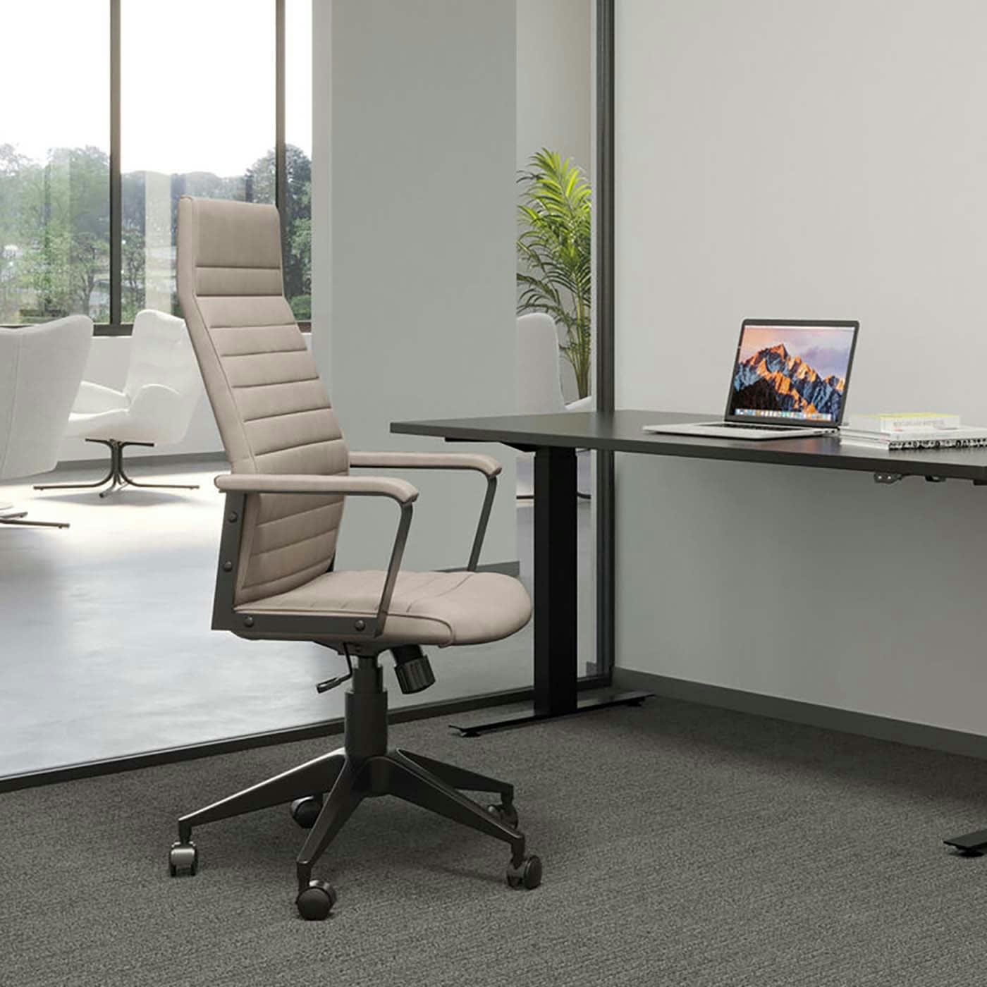 LABORA - Chaise de bureau pivotante réglable à roulettes taupe haute