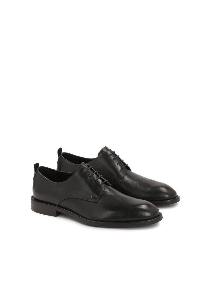 Classic black shoes for suit
