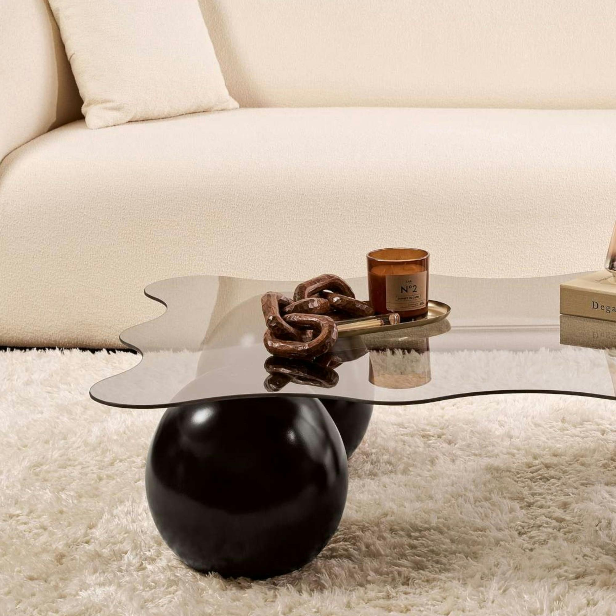 Table basse verre gris profil ondulé - 4 pieds noirs KOCHI