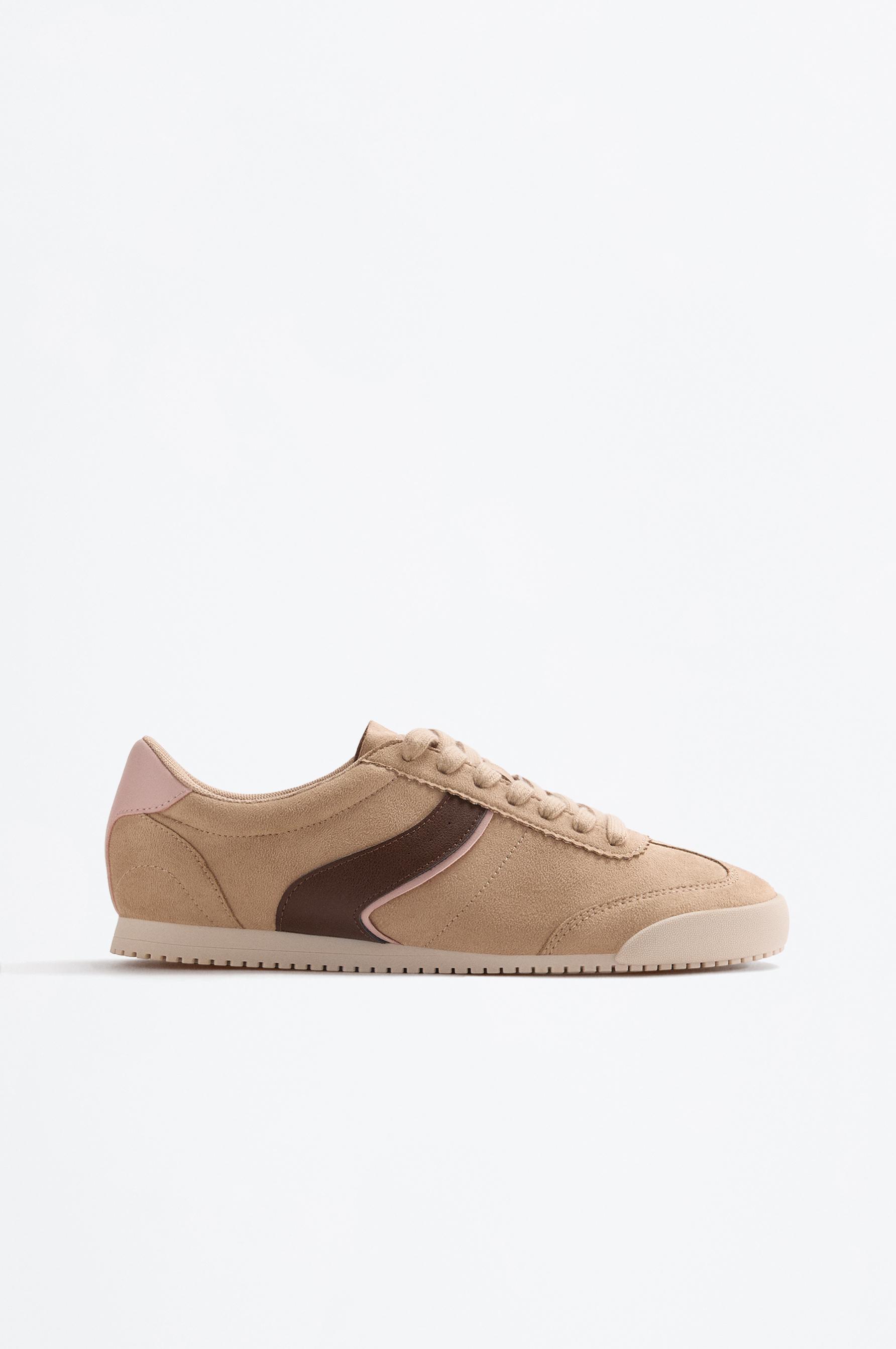 ZAPATILLAS DETALLE LATERAL