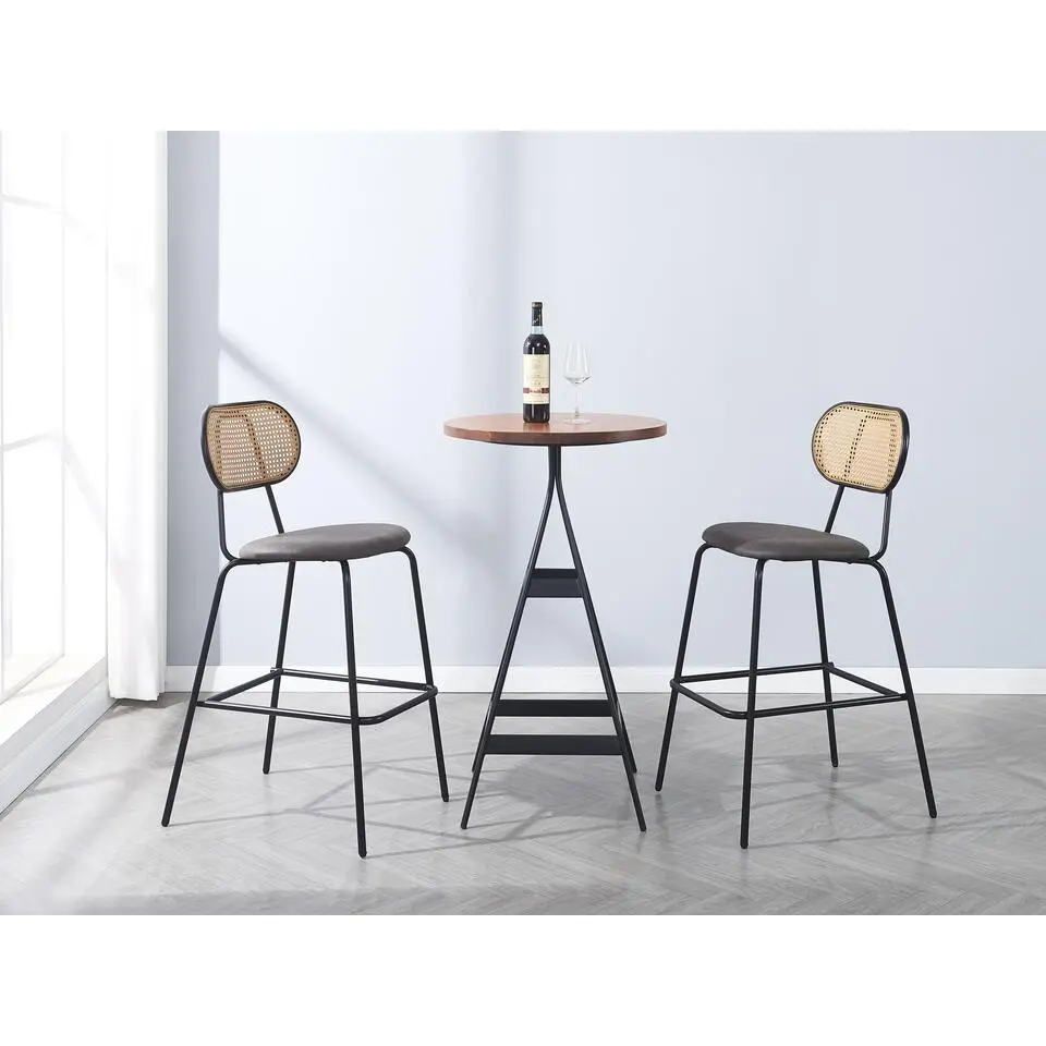 Set van 2 metalen barkrukken met zwarte stoffen bekleding en rieten zitting