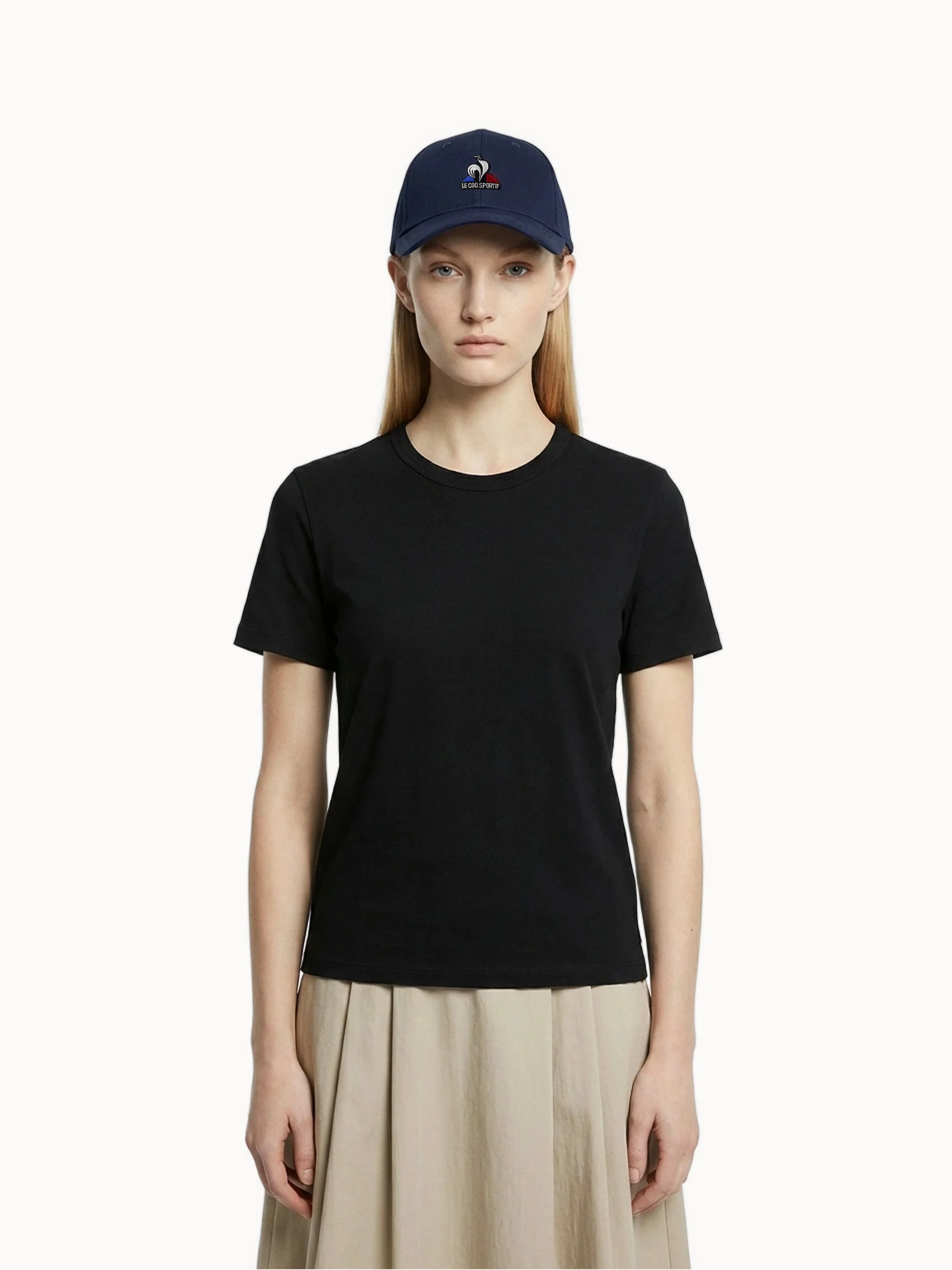 T-shirt crop Essentiel côtelé avec badge logo brodé ton/ton
