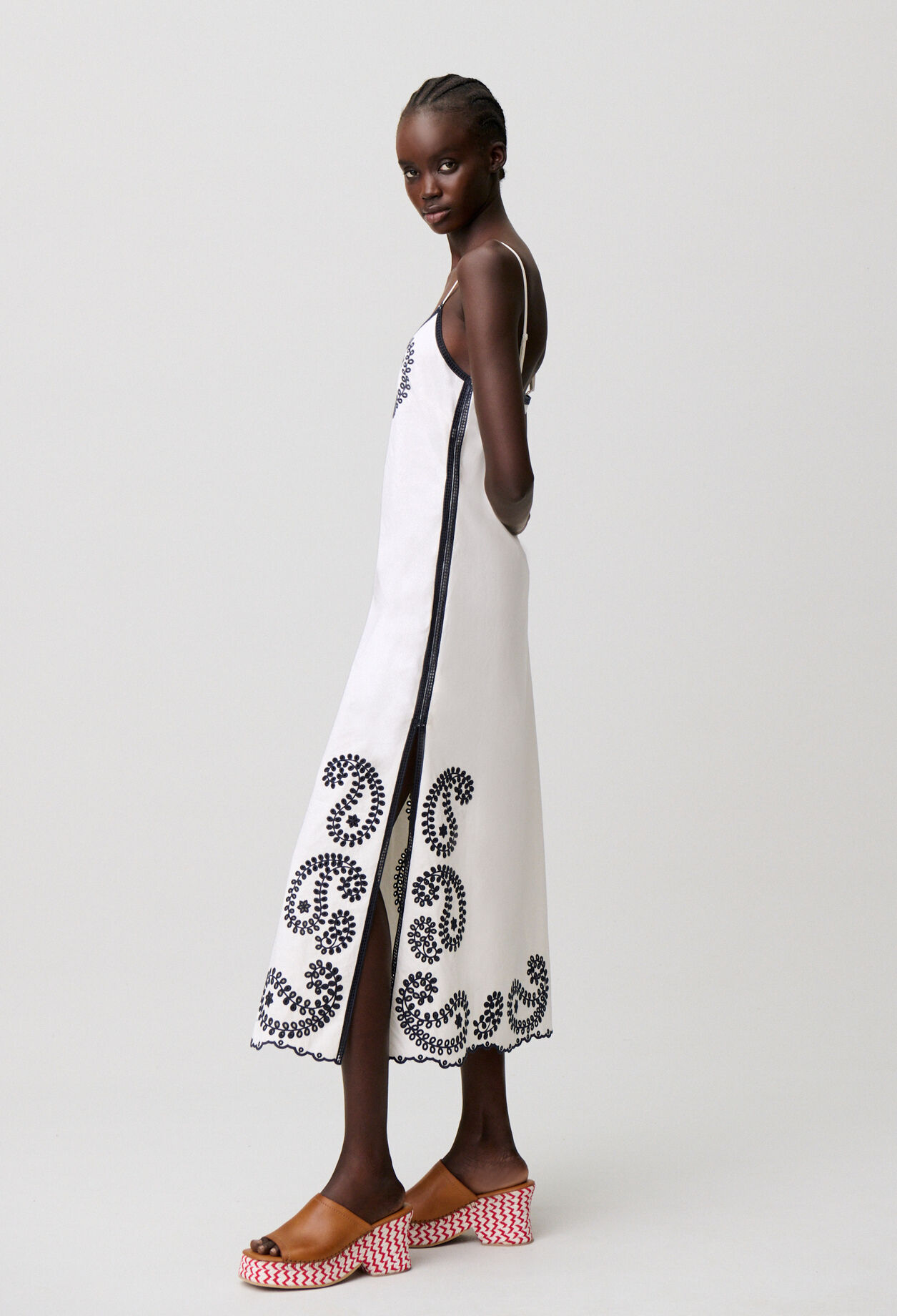 Robe broderies ajourées
