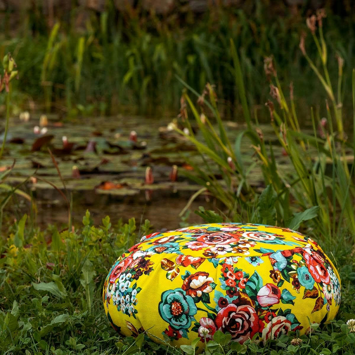 SAKURI - Coussin de méditation en coton imprimé fleuri jaune