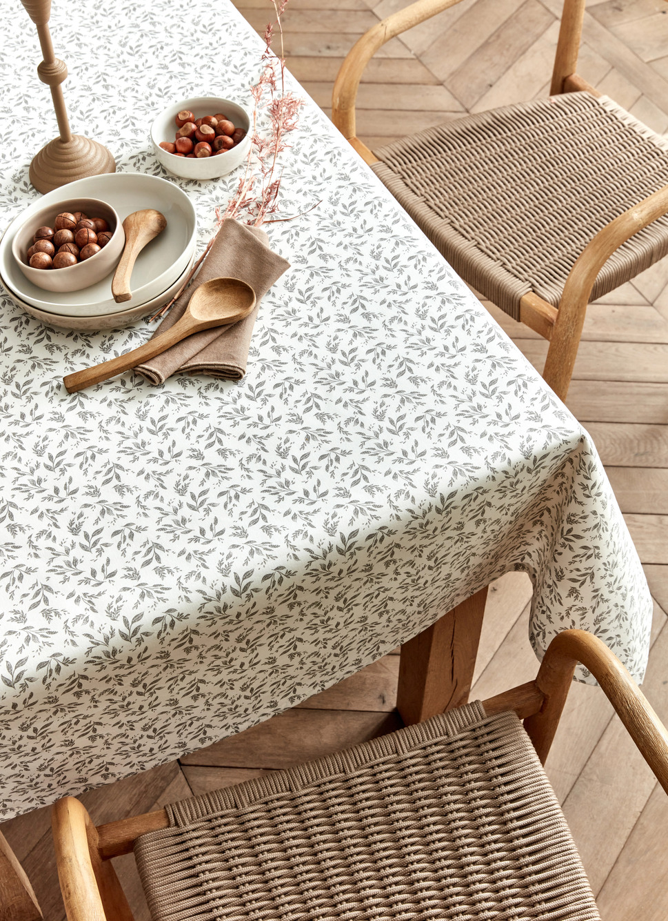 NAPPE ENDUITE à MOTIF VÉGÉTAL BLANC / GRIS