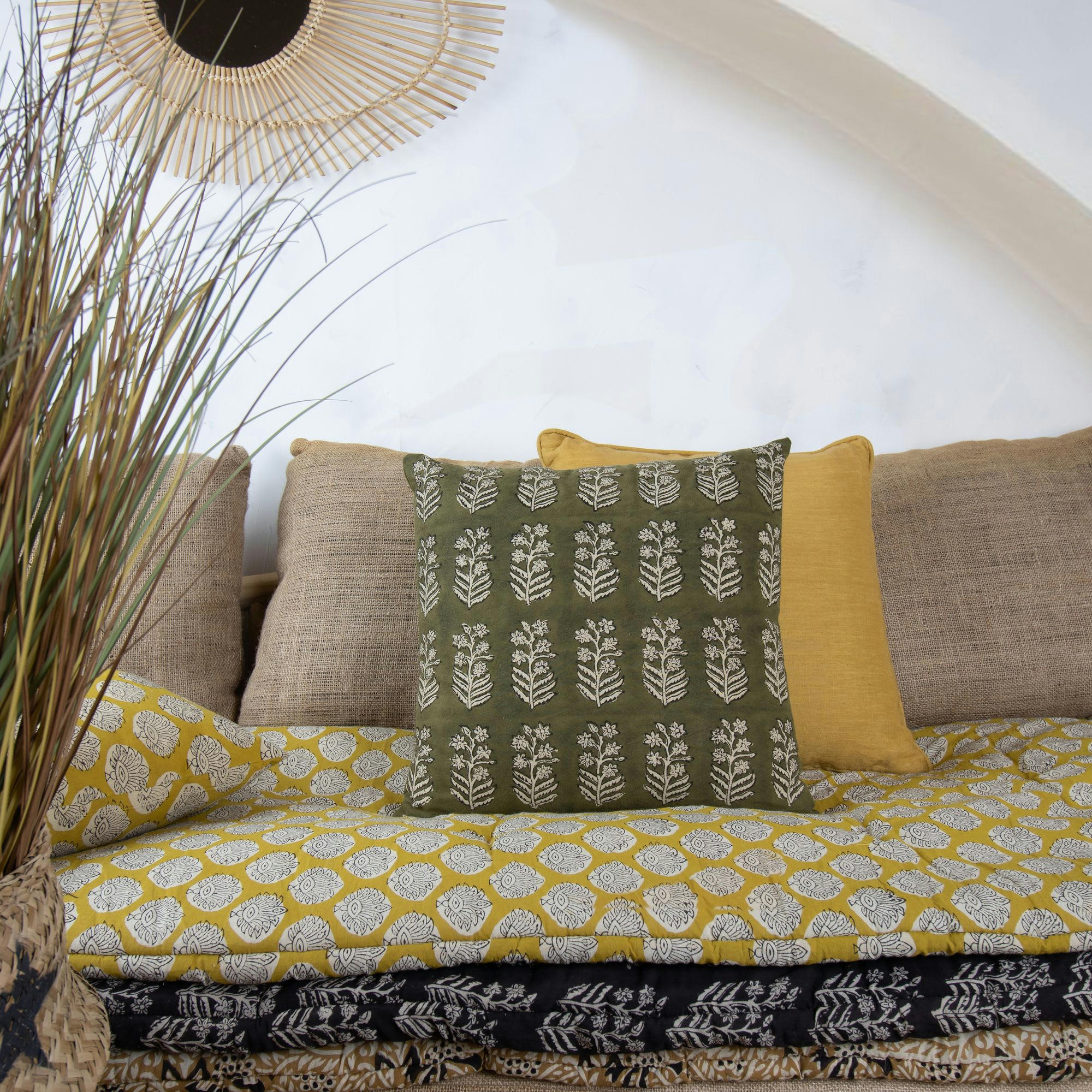 MAMGALAM - Coussin en coton vert kaki 40cm