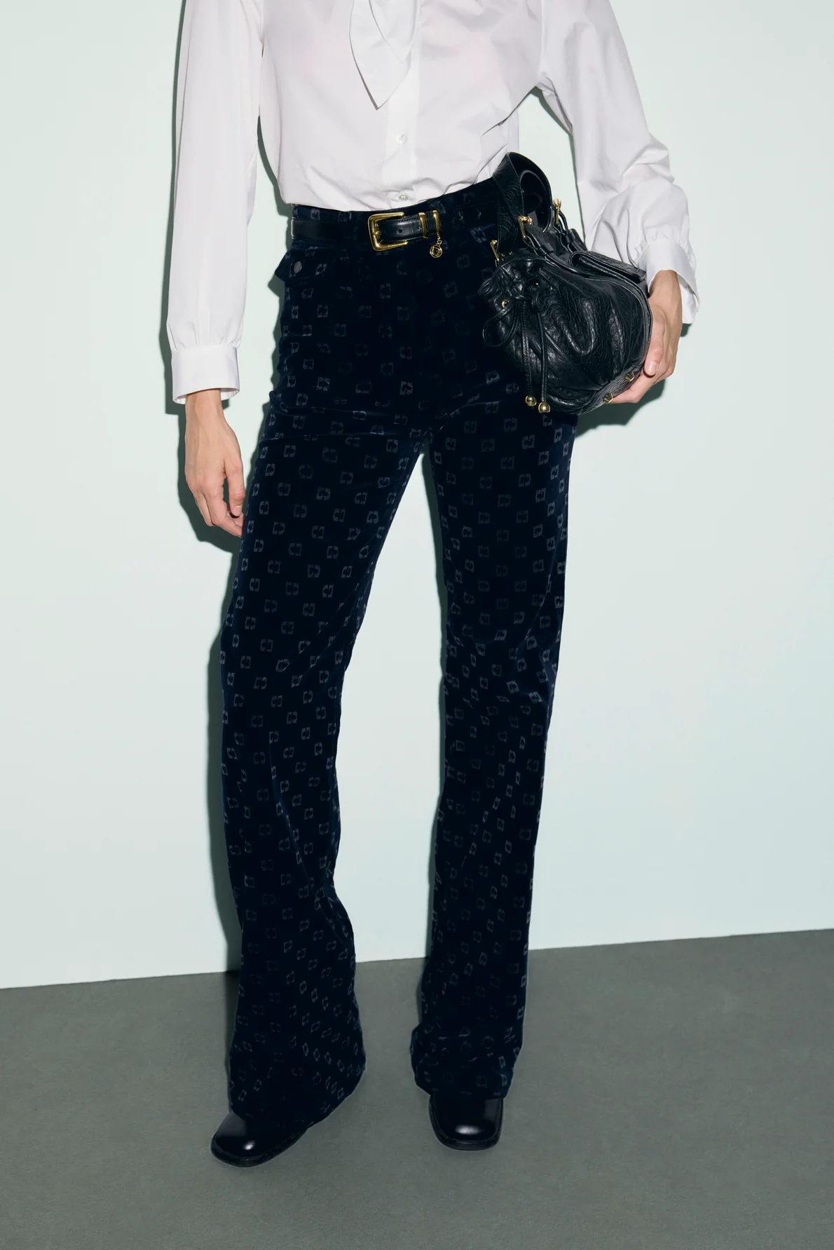 Pantalon flare en velours à monogramme - ANNA