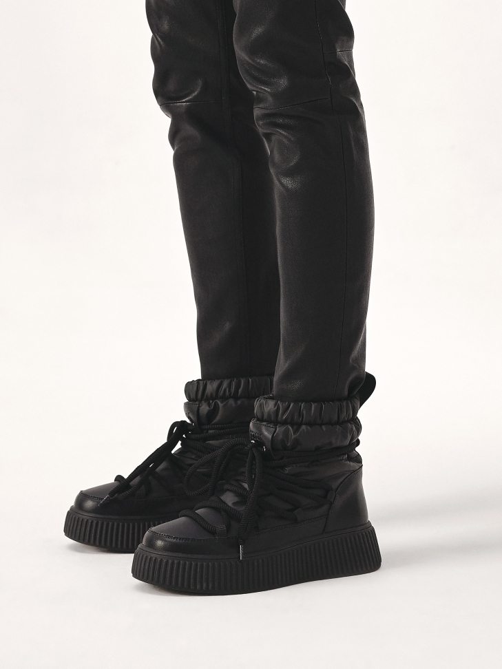 Snow boots with thick soles