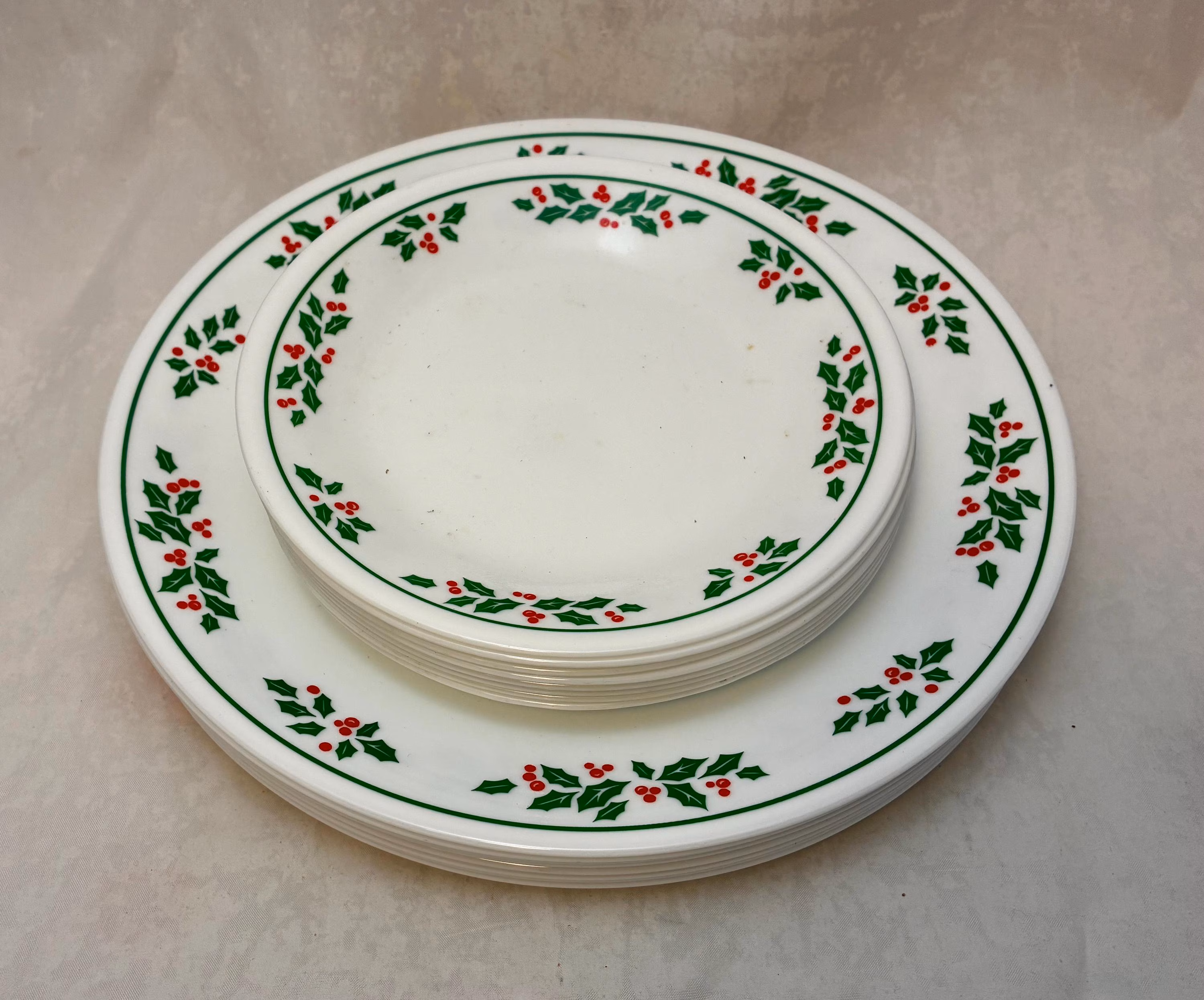 Sixteen Piece Winter Holly Plate Set by Corelle China, Christmas Plate Set, 8 Dinner Plates, 8 Side Plates, Excellent Condition