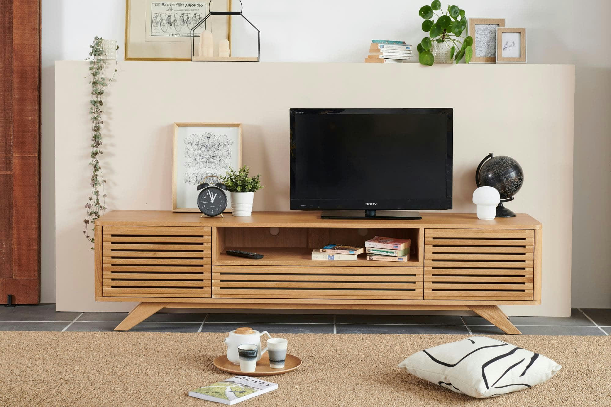 ALAMA - Meuble TV bas moderne en chêne 2 portes 1 tiroir 1 niche L200