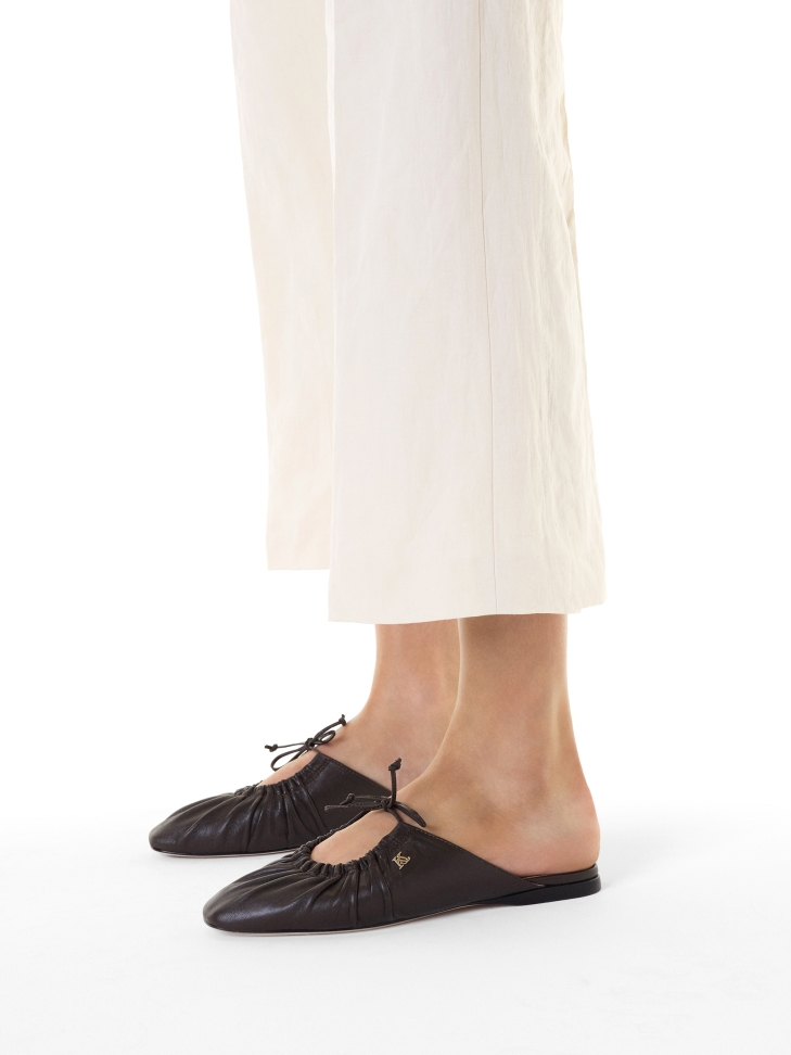 Dark brown slides with crinkle upper