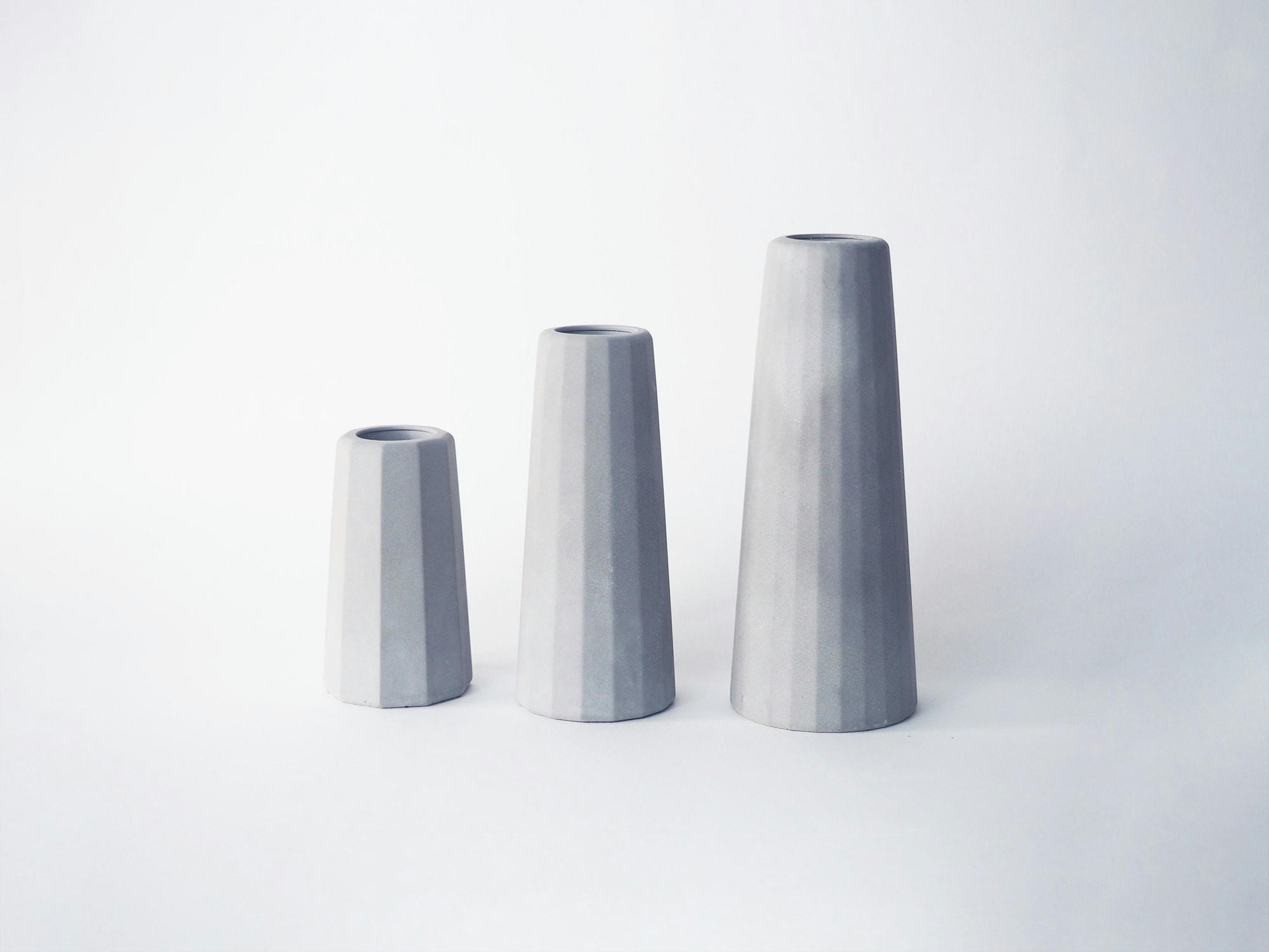 FACETTE - Vase soliflore en béton (moyenne taille) H12cm
