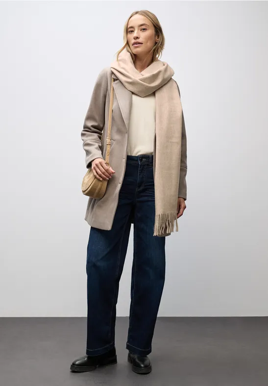 Softer Schal mit Dekosteinen