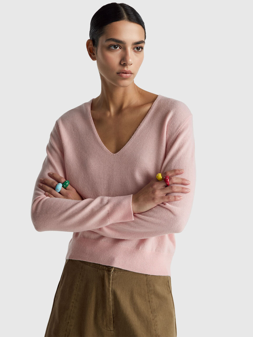 Powder pink V-neck sweater in pure Merino wool