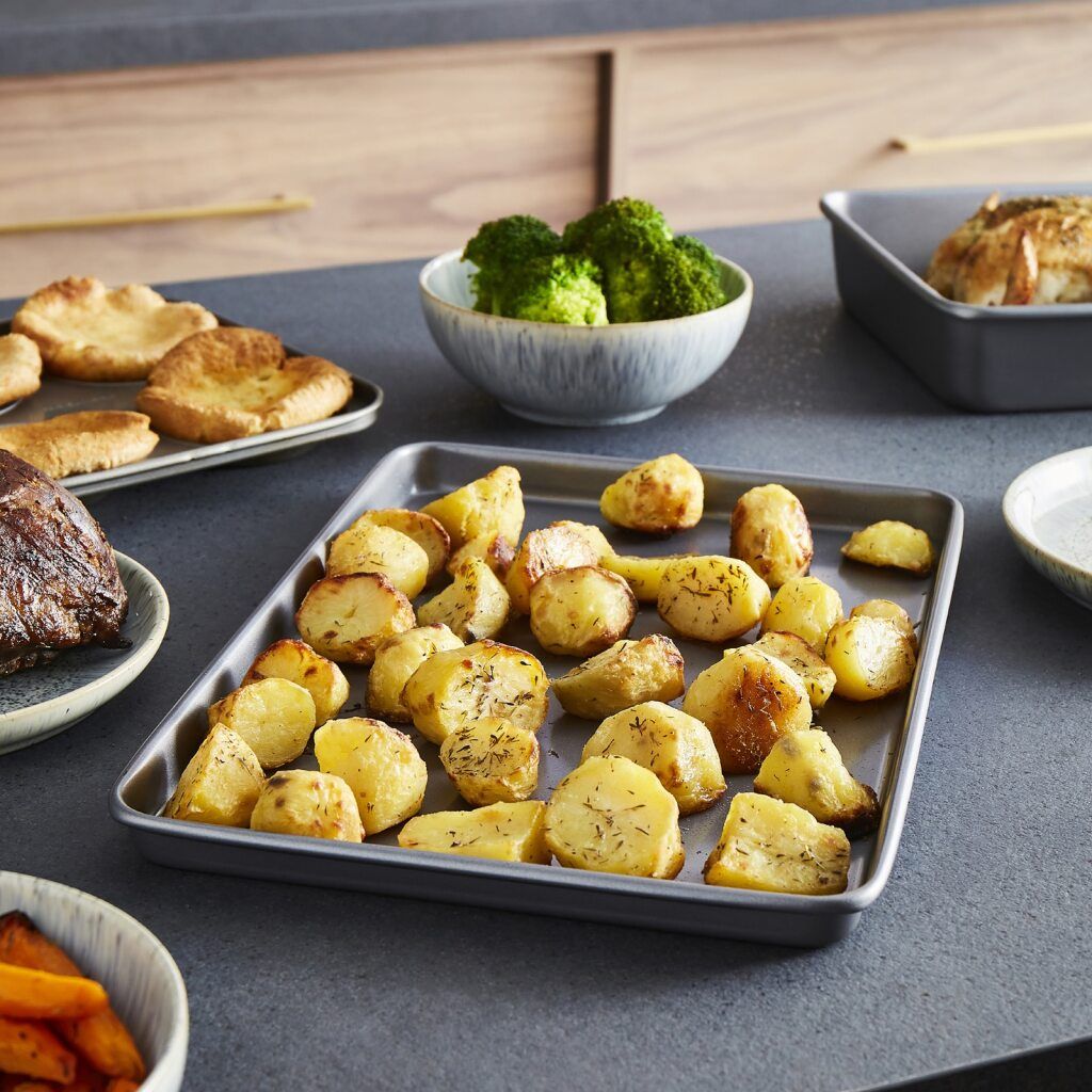 Morphy Richards 15"x10" Oven Tray Set