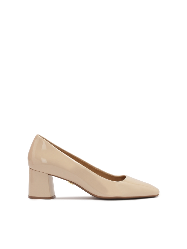 Patent leather beige pumps with a wide heel