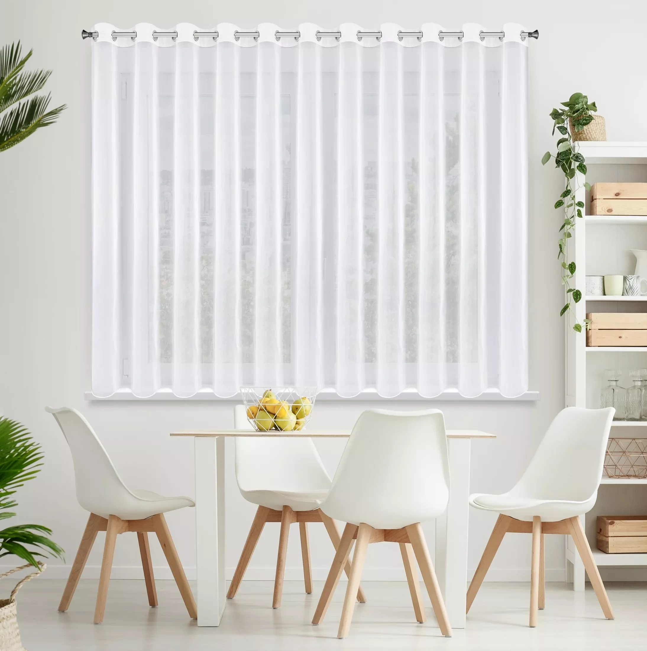 Firana biała z gładkiego mlecznego woalu wykończona szwem obciążającym VIOLET 400x160 cm przelotka