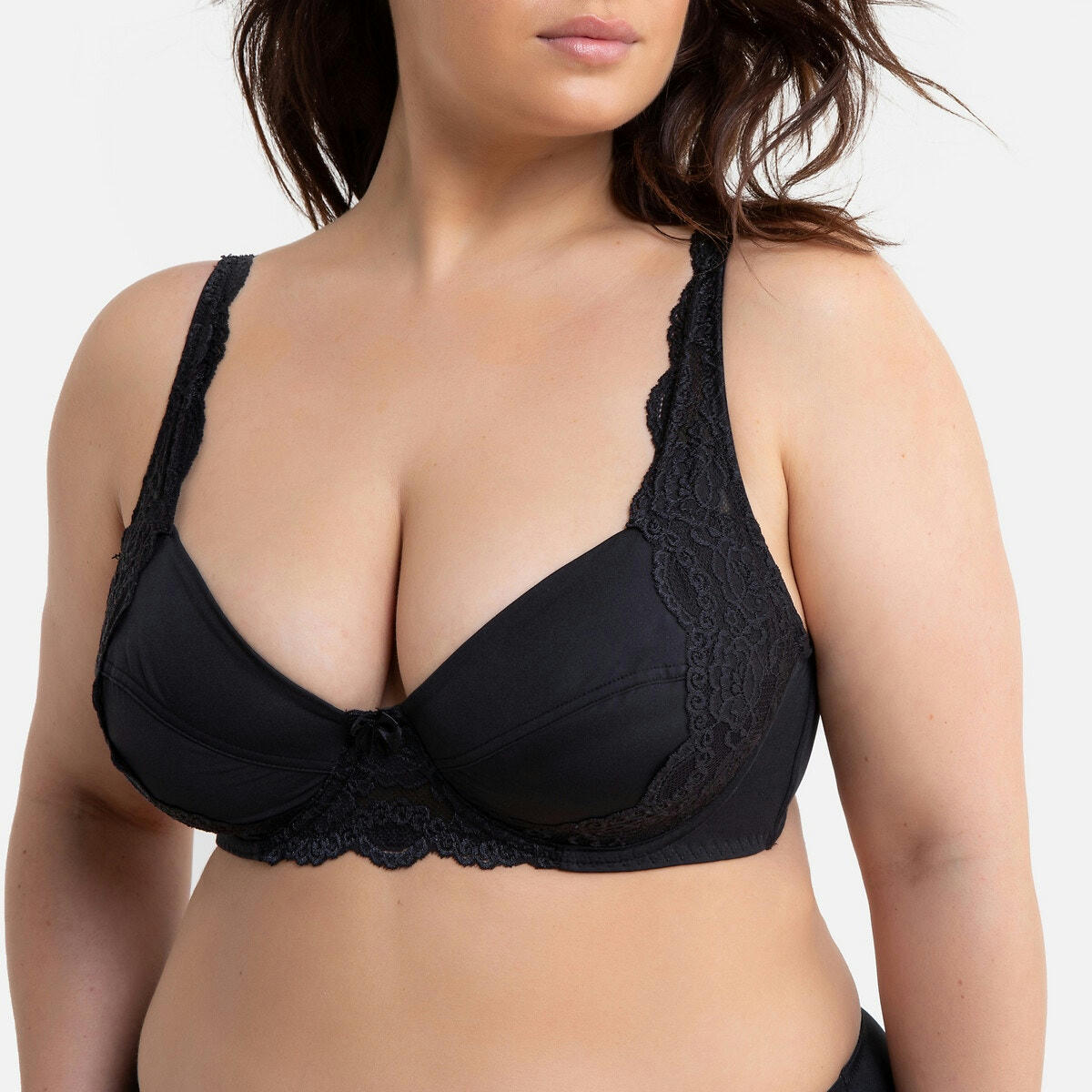 Soutien-gorge emboîtant, détails dentelle