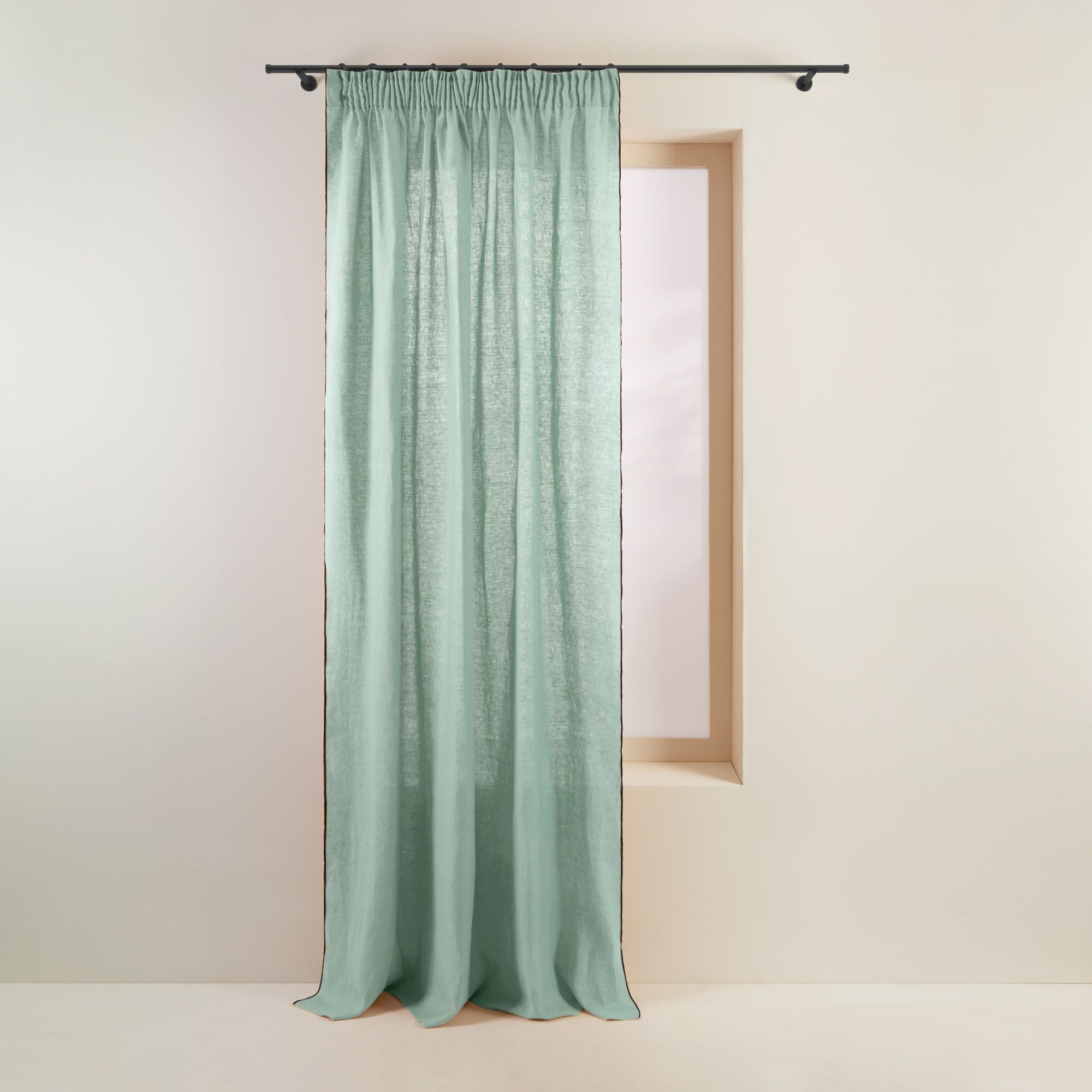 Madura Gordijn Carlina linde en zwarte hommel 350x280 cm