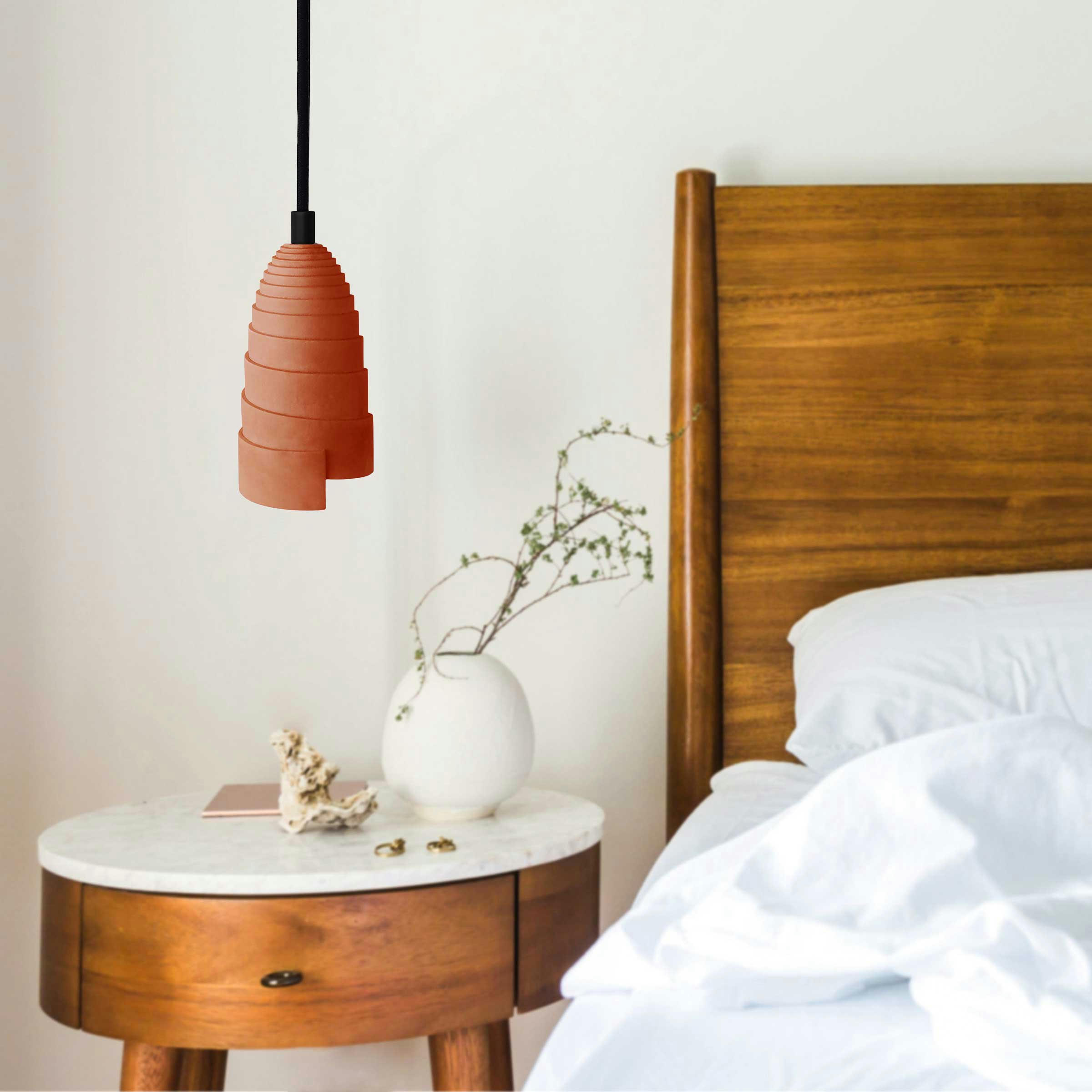 FLANELLE - Lampe suspension en béton terracotta, accessoires noirs