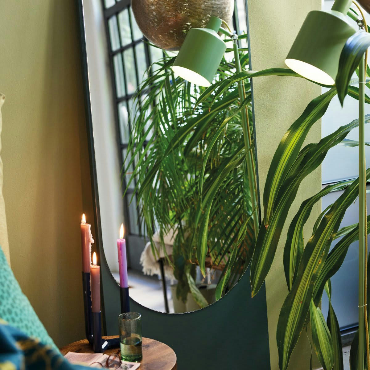 ALTESSE - Grand miroir sur pied ovale en bois vert foncé