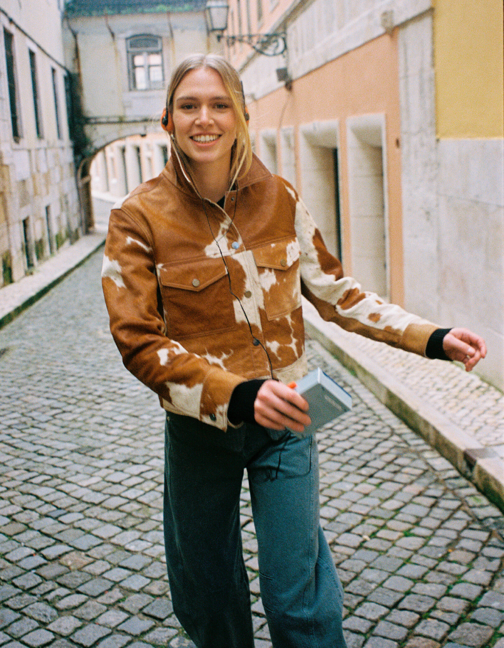 Veste courte en cuir marron motif vache Femme